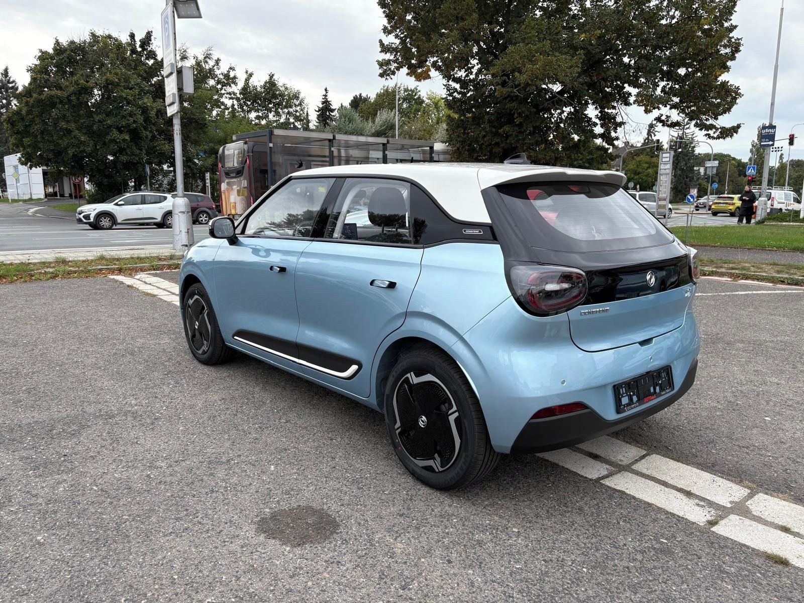 Dongfeng Box, E1 31,4 kWh Falling Rain Blue - fotka 4