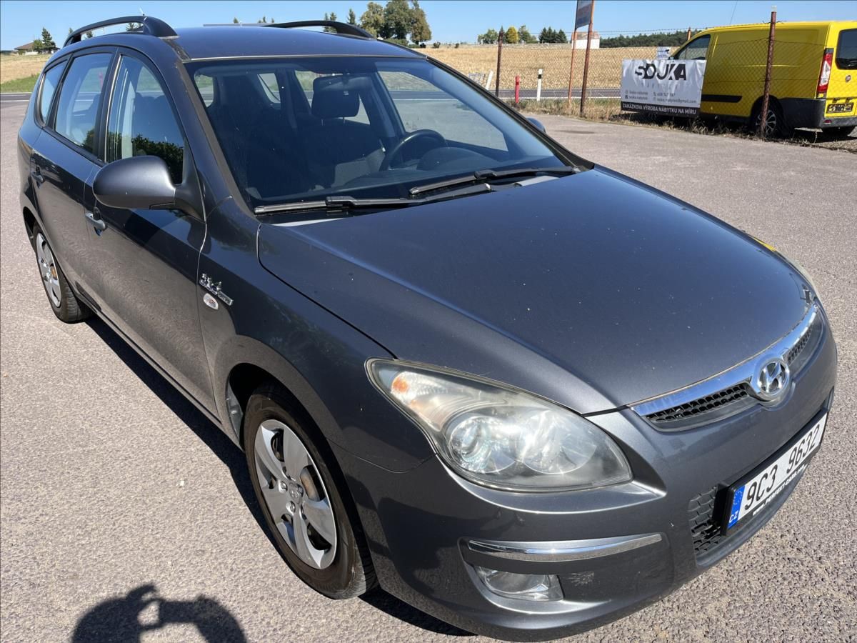 Hyundai i30, 1,4 i CW KLIMA SERVIS 2 x KOLA - fotka 3