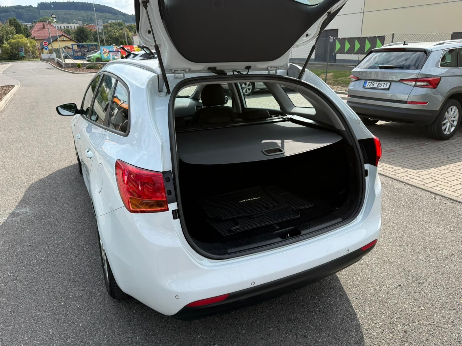 Kia Cee´d, 1,6 CRDI - PARK. SENZORY - fotka 4