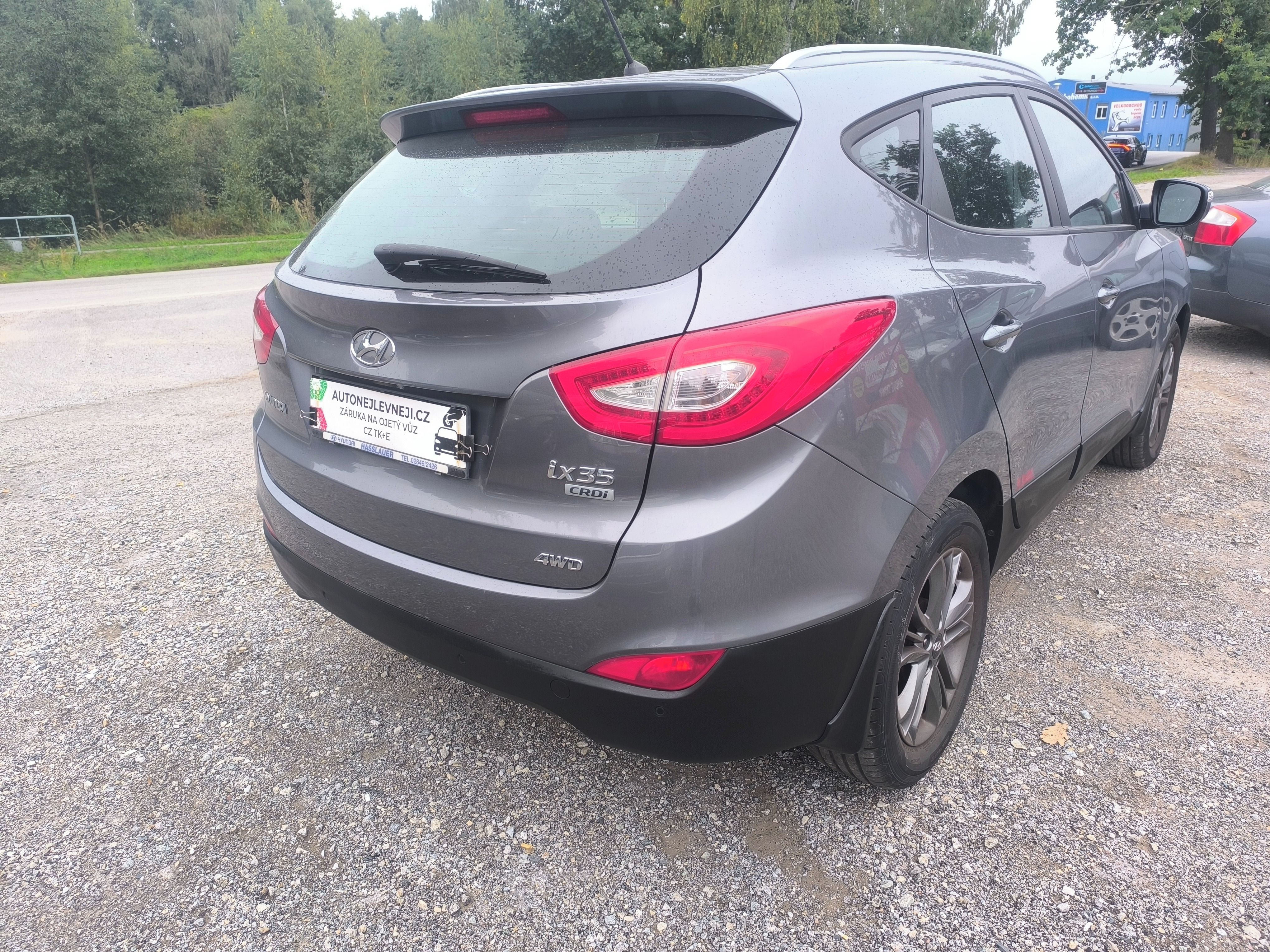 Hyundai ix35, 2.0D4X4,70KM,MAX VÝBAVA,KRÁSNÝ - fotka 4