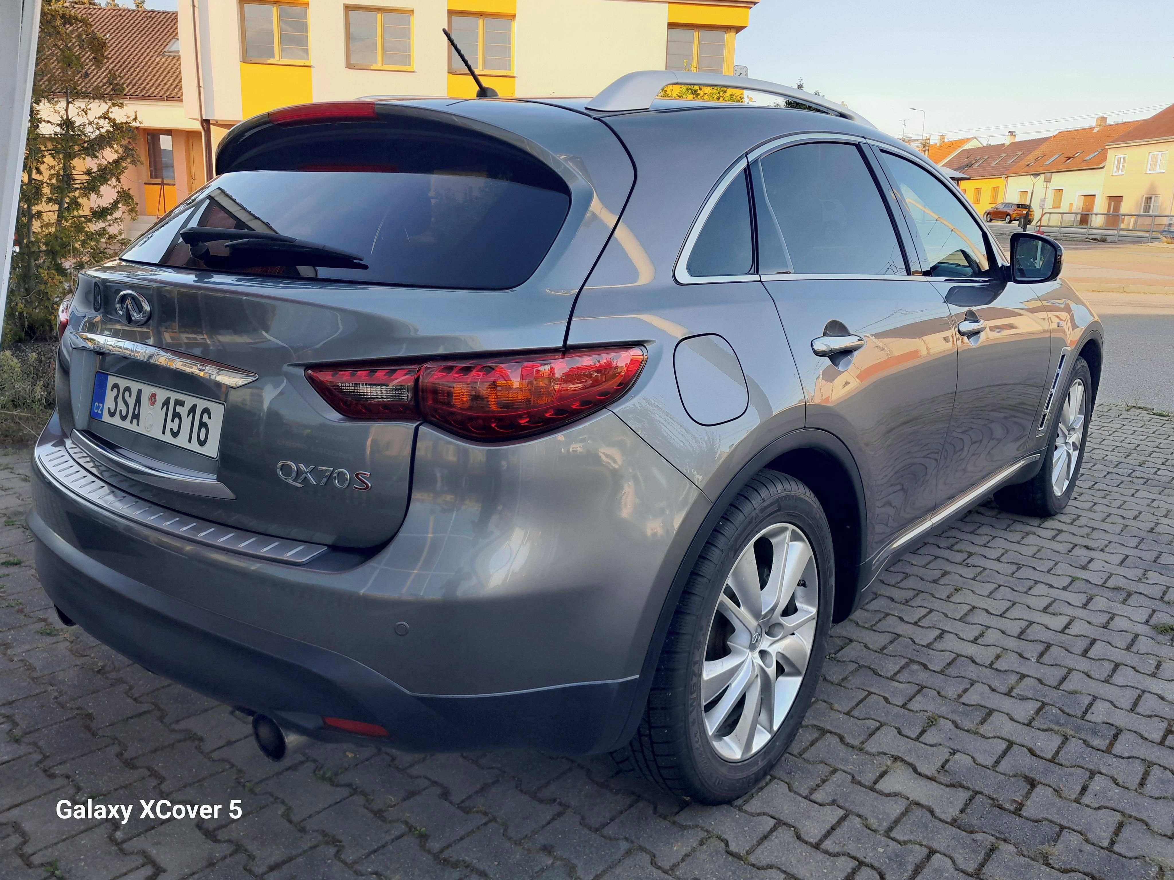 Infiniti FX30, 3.0d, 175kW,max.výbava. - fotka 5