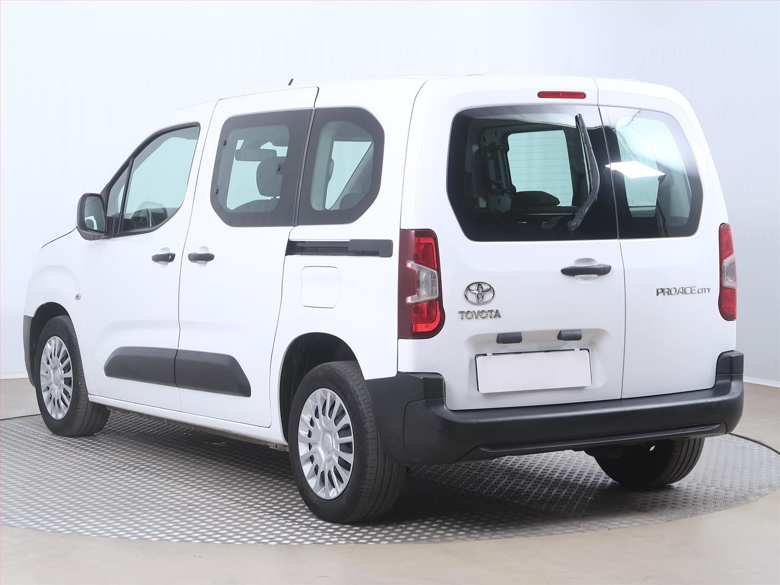 Toyota Proace City Verso, 1.2 T, 7Míst, Klima, Tempomat - fotka 4