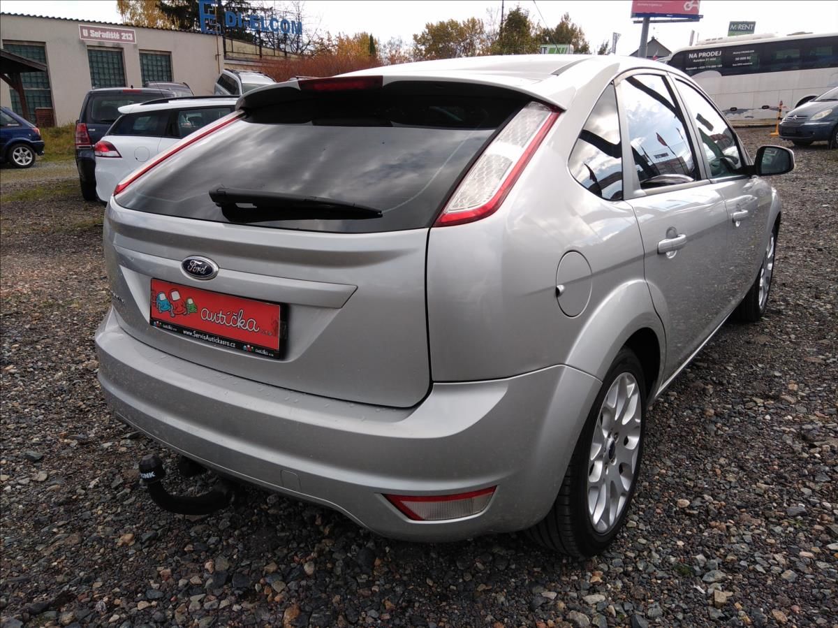 Ford Focus, 1,6   i 1.MAJ*Klima*Tažné* - fotka 5