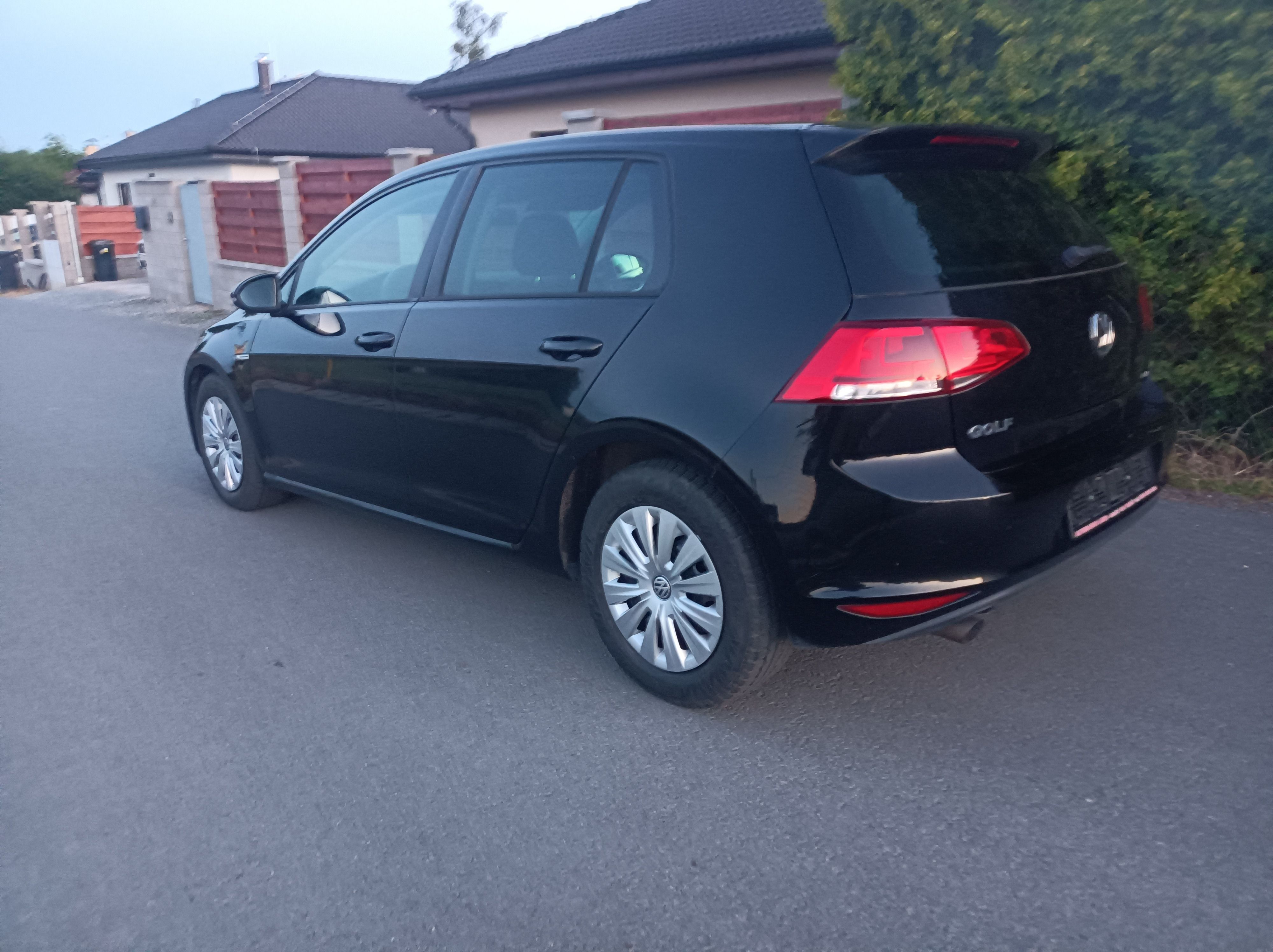 Volkswagen Golf, 1,6 TDi-81 kw,r.2014,d.klima - fotka 2