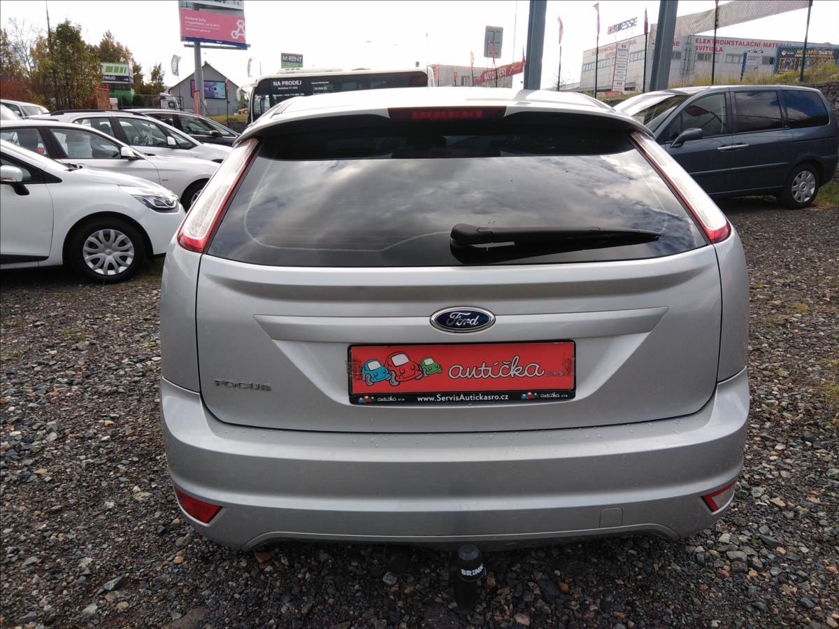 Ford Focus, 1,6   i 1.MAJ*Klima*Tažné* - fotka 6