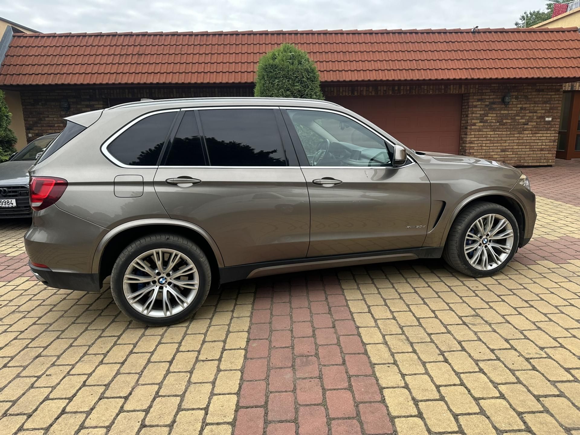 BMW X5, x DRIVE 30D - fotka 4