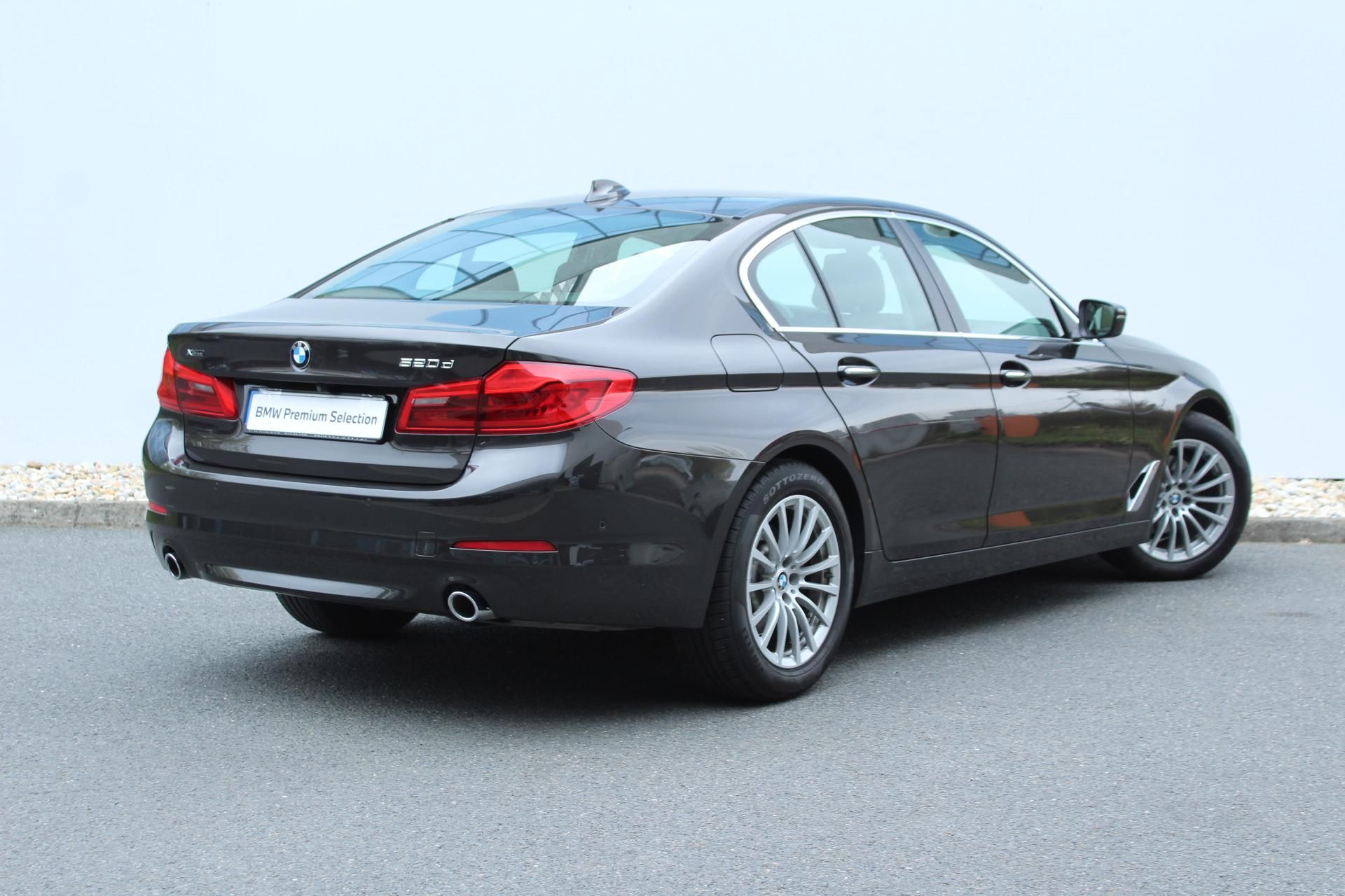 BMW Řada 5, 520d xDrive Sedan - fotka 2