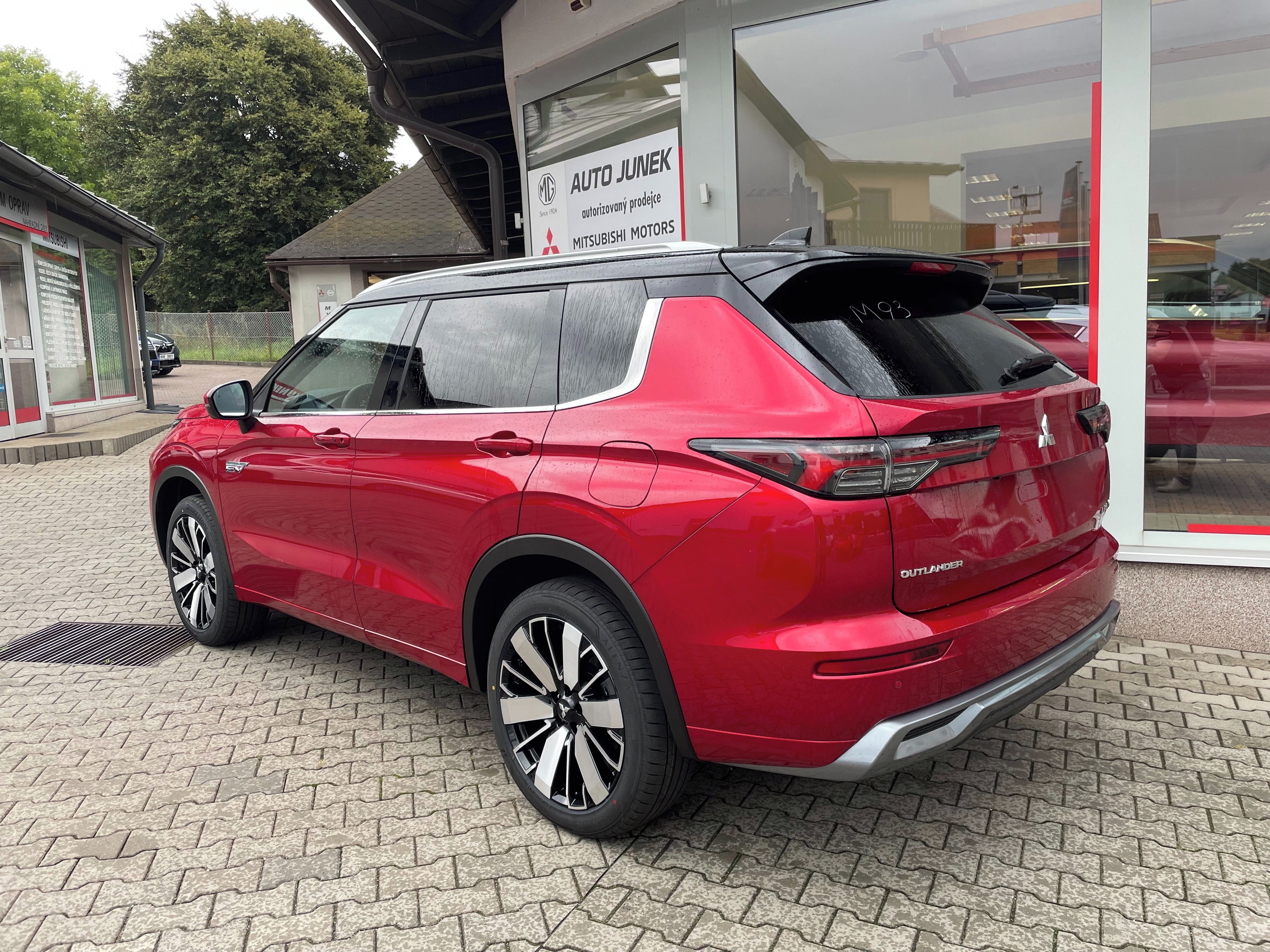 Mitsubishi Outlander, 2.4 PHEV INSTYLE - fotka 3