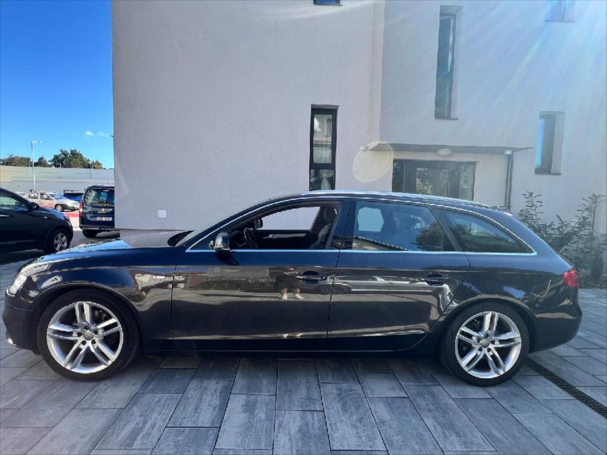 Audi A4 Avant, 2,0 S line - fotka 2