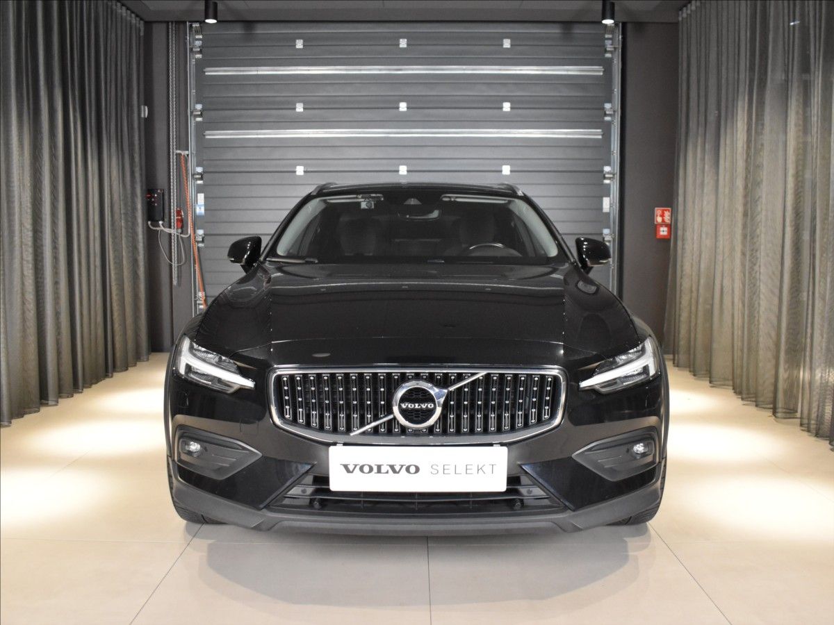 Volvo V60, 2,0 CC D4 AWD Polestar,BLIS - fotka 6