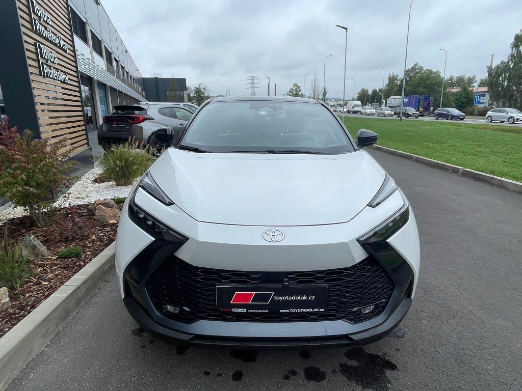 Toyota C-HR, 2.0 Hybrid FWD Executive - fotka 2