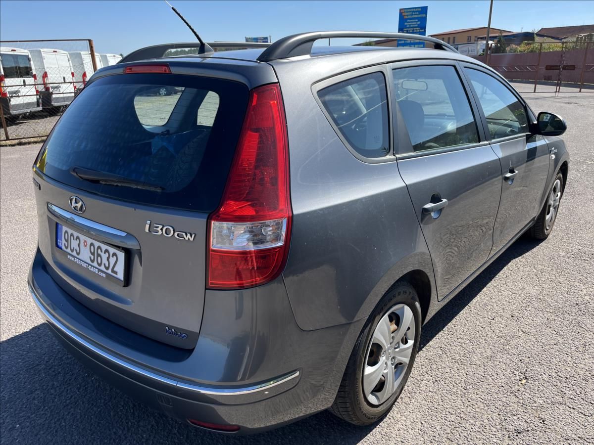 Hyundai i30, 1,4 i CW KLIMA SERVIS 2 x KOLA - fotka 6