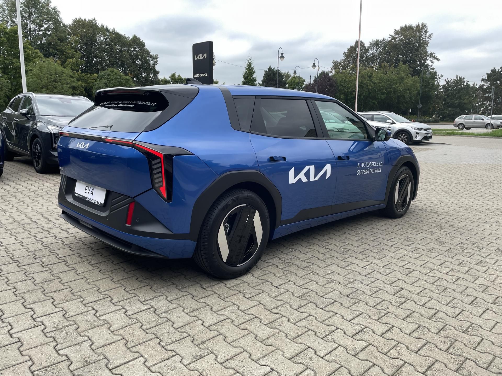Kia EV4, EARTH 150 KW + 81,4 KWH "AKCE" - fotka 3