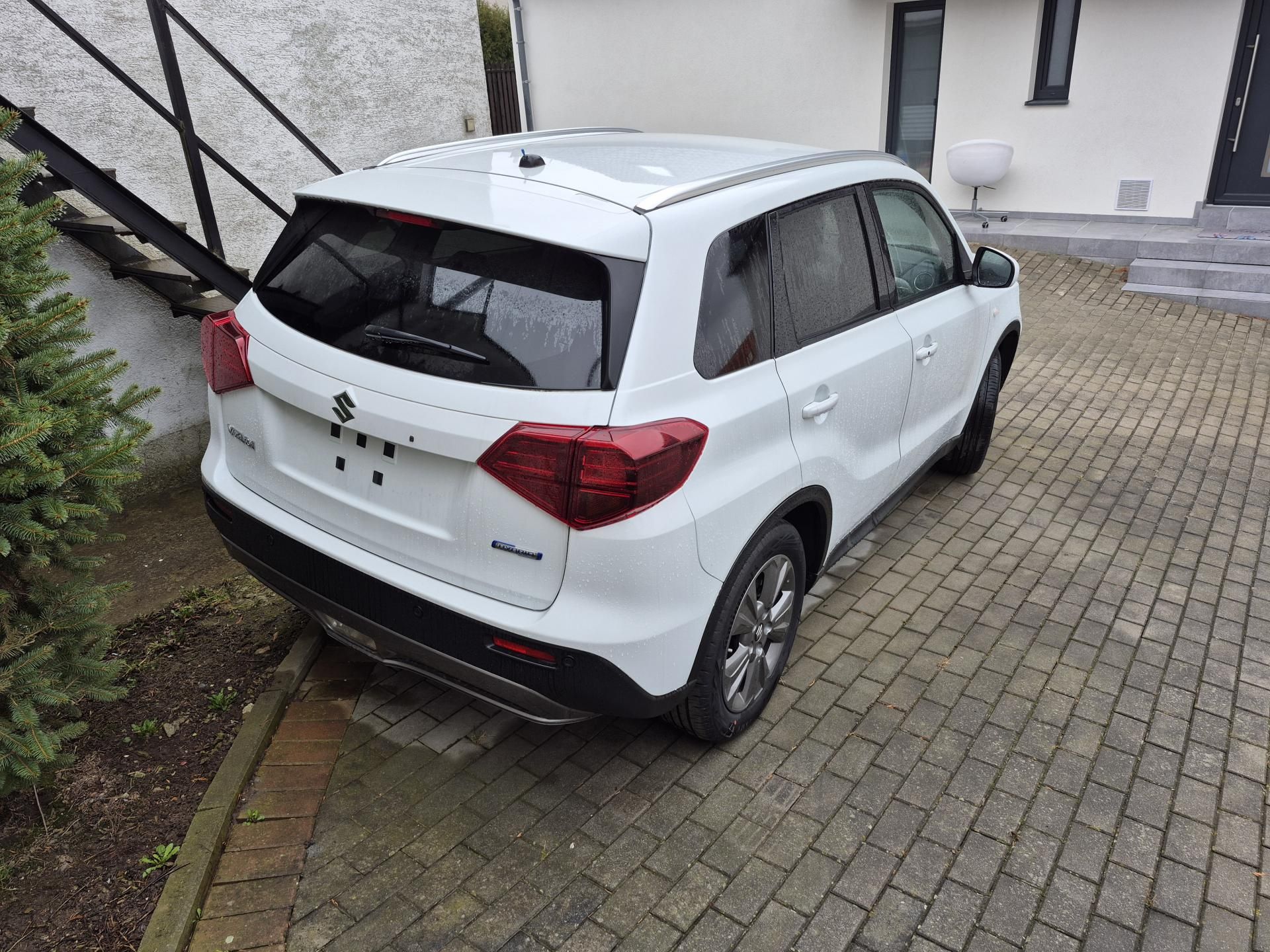 Suzuki Vitara, 1,4 Premium 4x4 hybrid - fotka 3