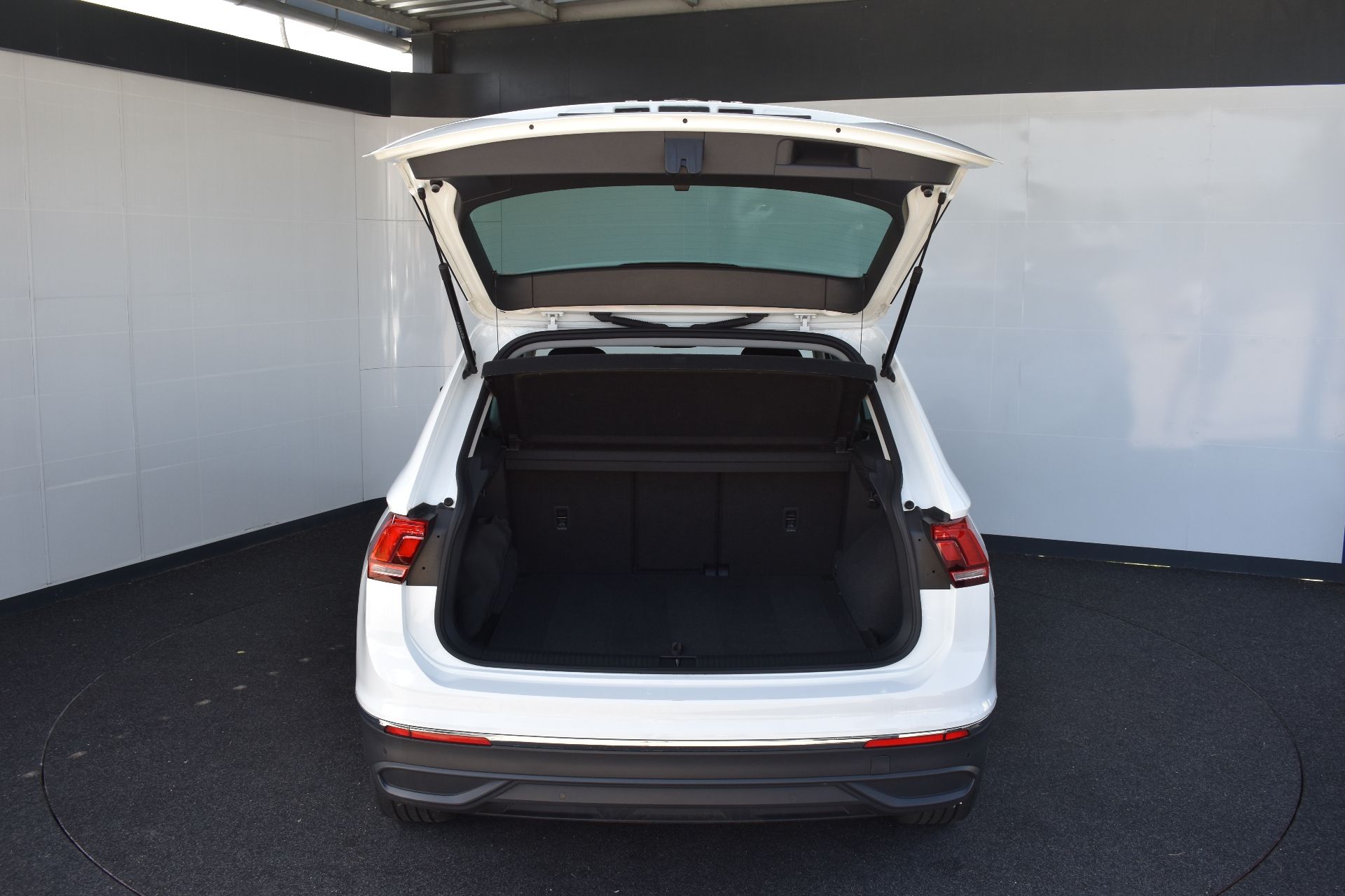 Volkswagen Tiguan, 2.0TDI 110kW LED, Manuál - fotka 6