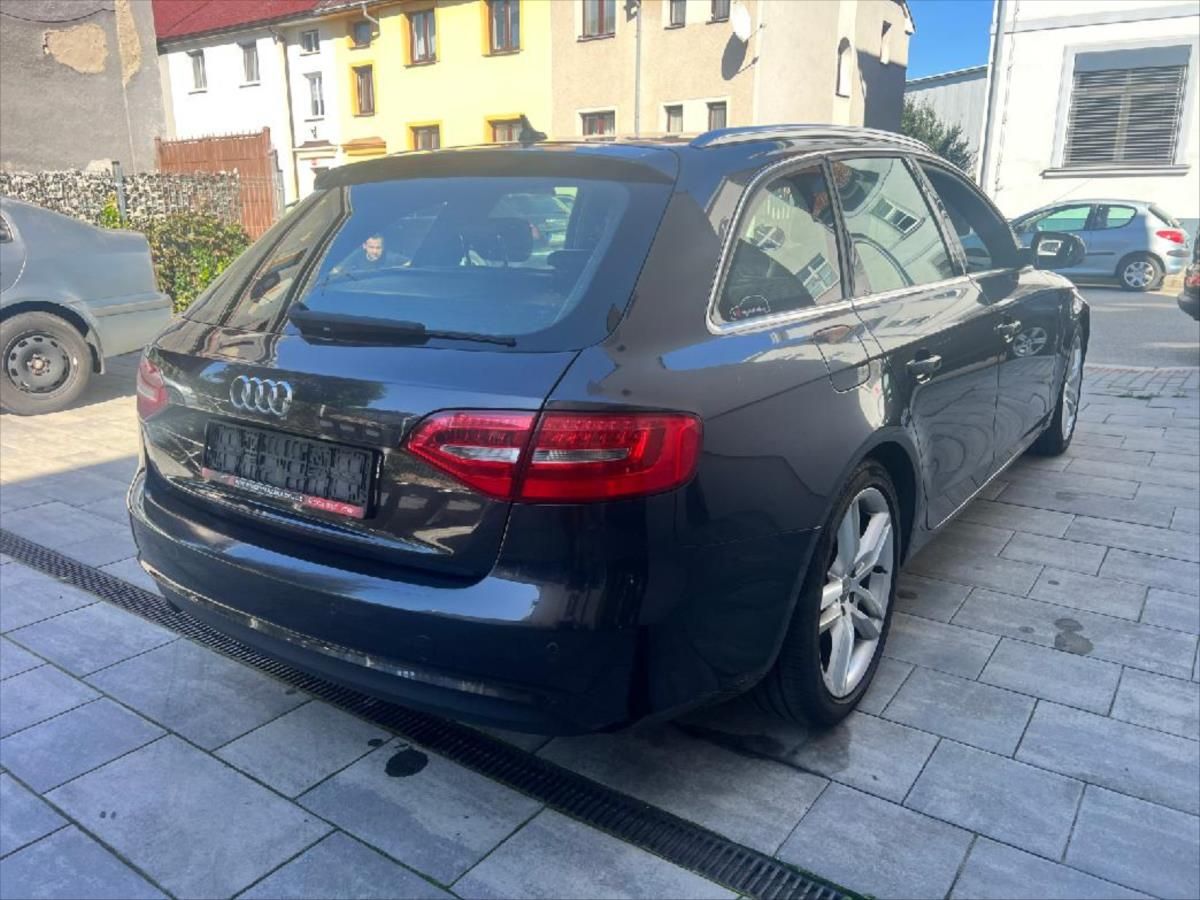 Audi A4 Avant, 2,0 S line - fotka 5