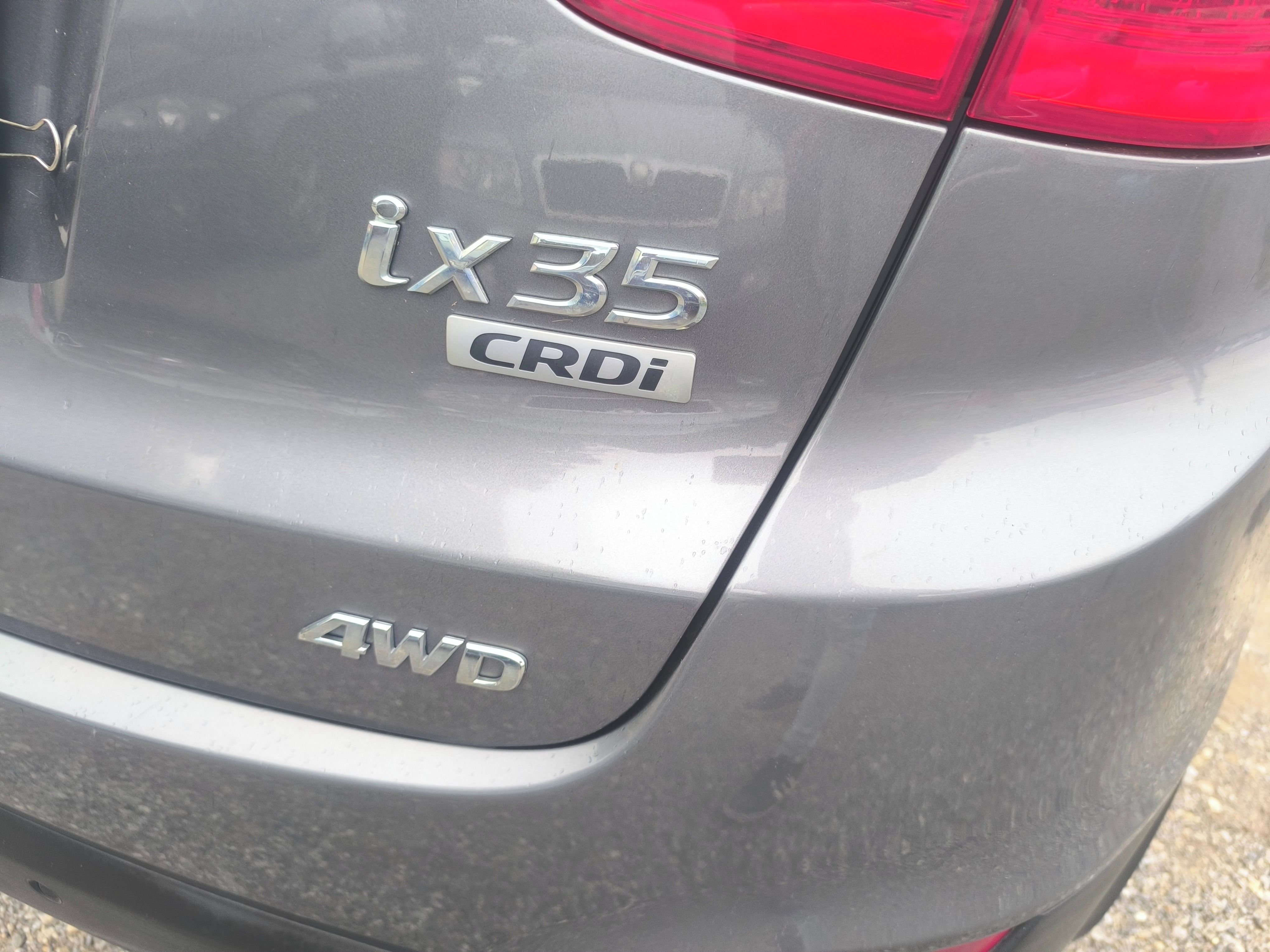 Hyundai ix35, 2.0D4X4,70KM,MAX VÝBAVA,KRÁSNÝ - fotka 5