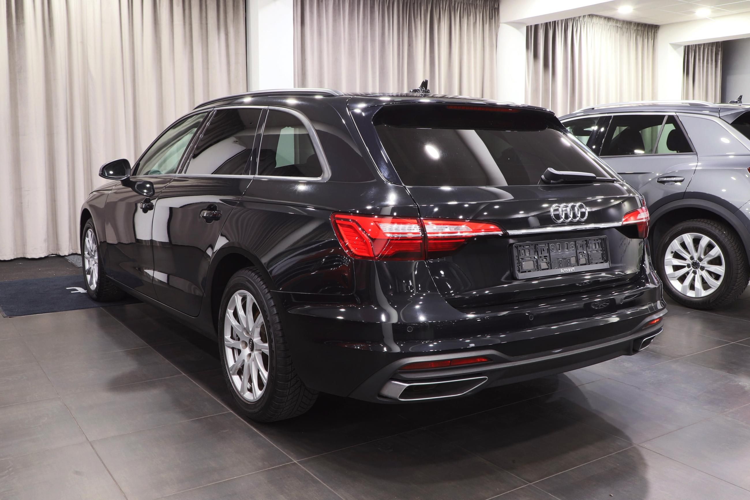 Audi A4 Avant, 2 roky plná záruka v ceně - fotka 4