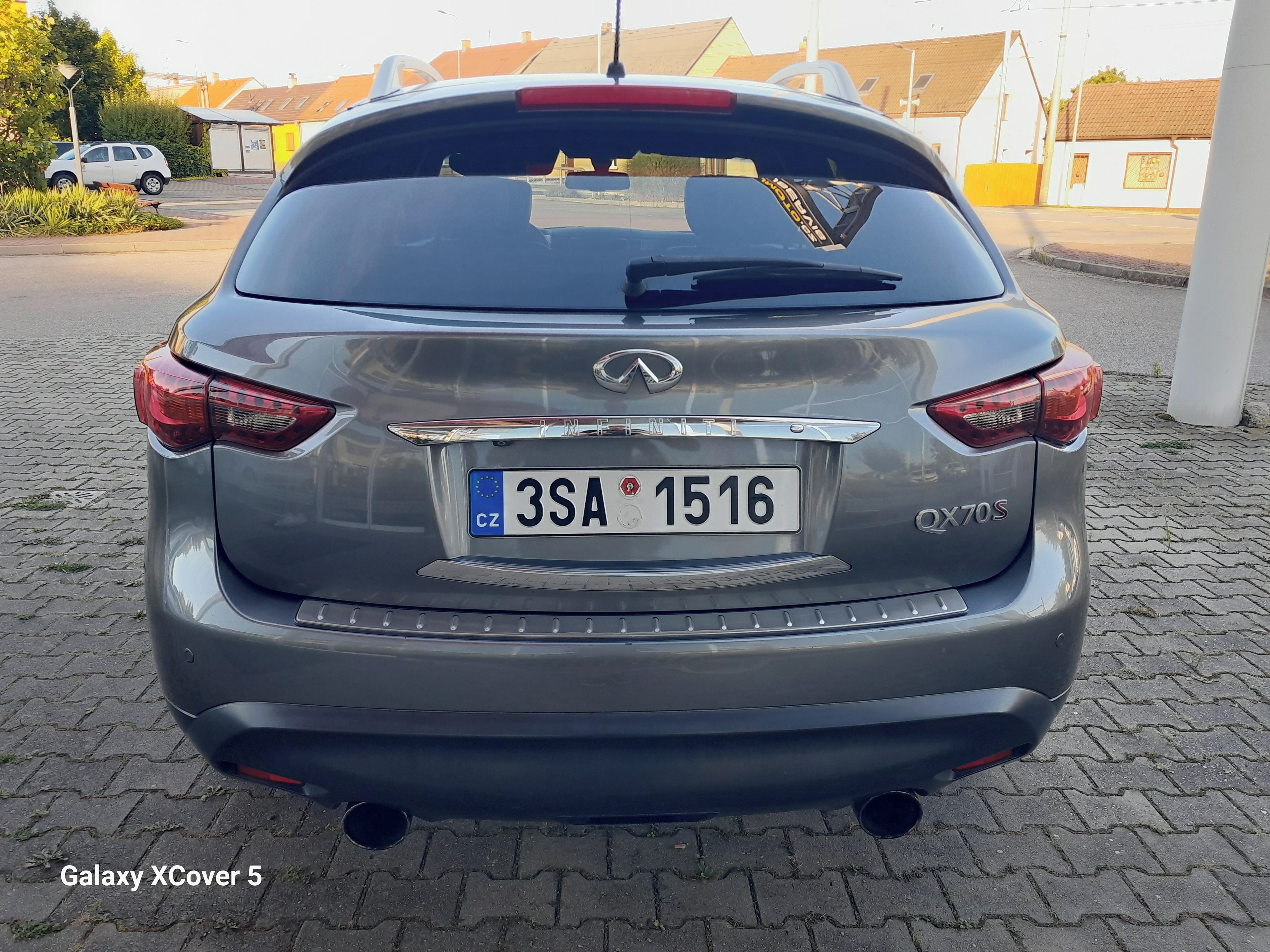 Infiniti FX30, 3.0d, 175kW,max.výbava. - fotka 4