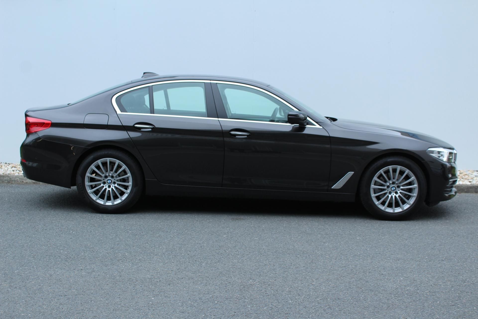BMW Řada 5, 520d xDrive Sedan - fotka 3