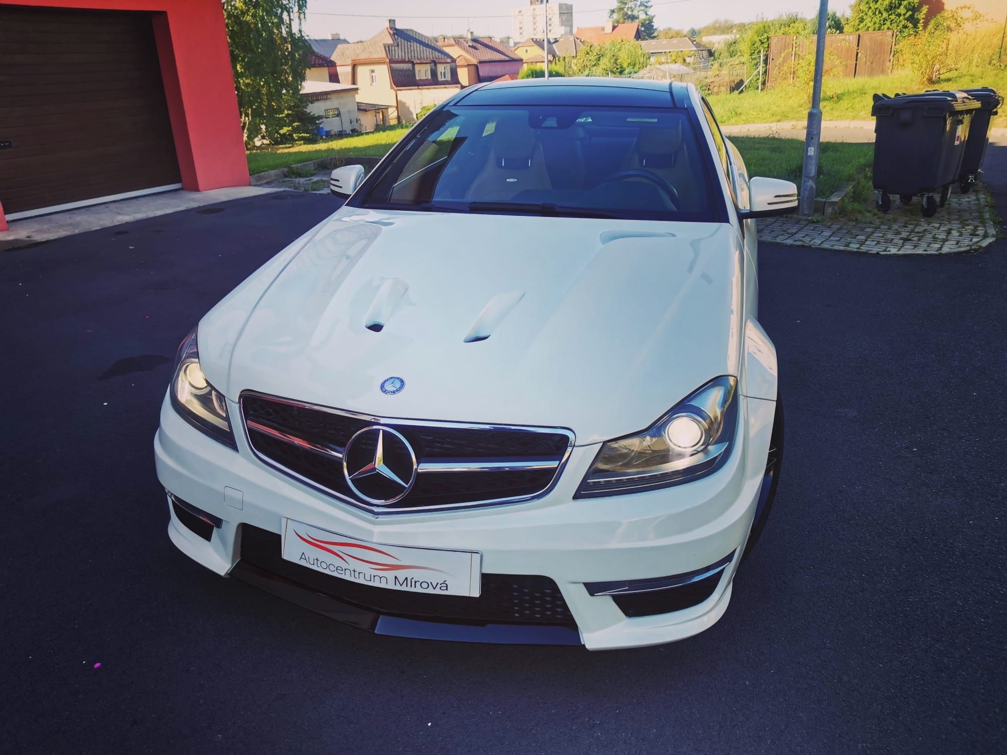 Mercedes-Benz Třídy C, C 63 AMG - fotka 4