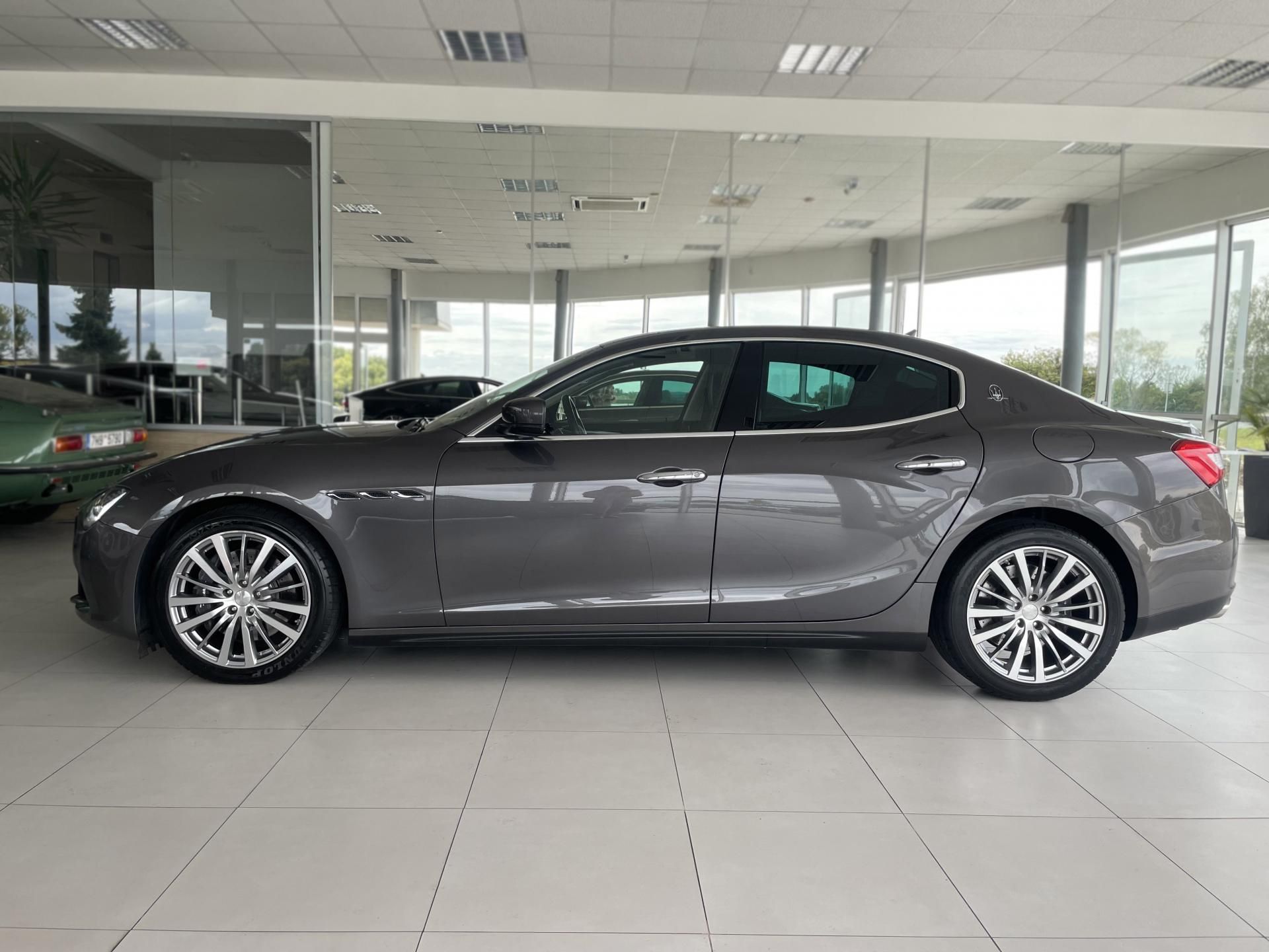 Maserati Ghibli, SQ4 302kW*V6*KeyLess*TopStav - fotka 6