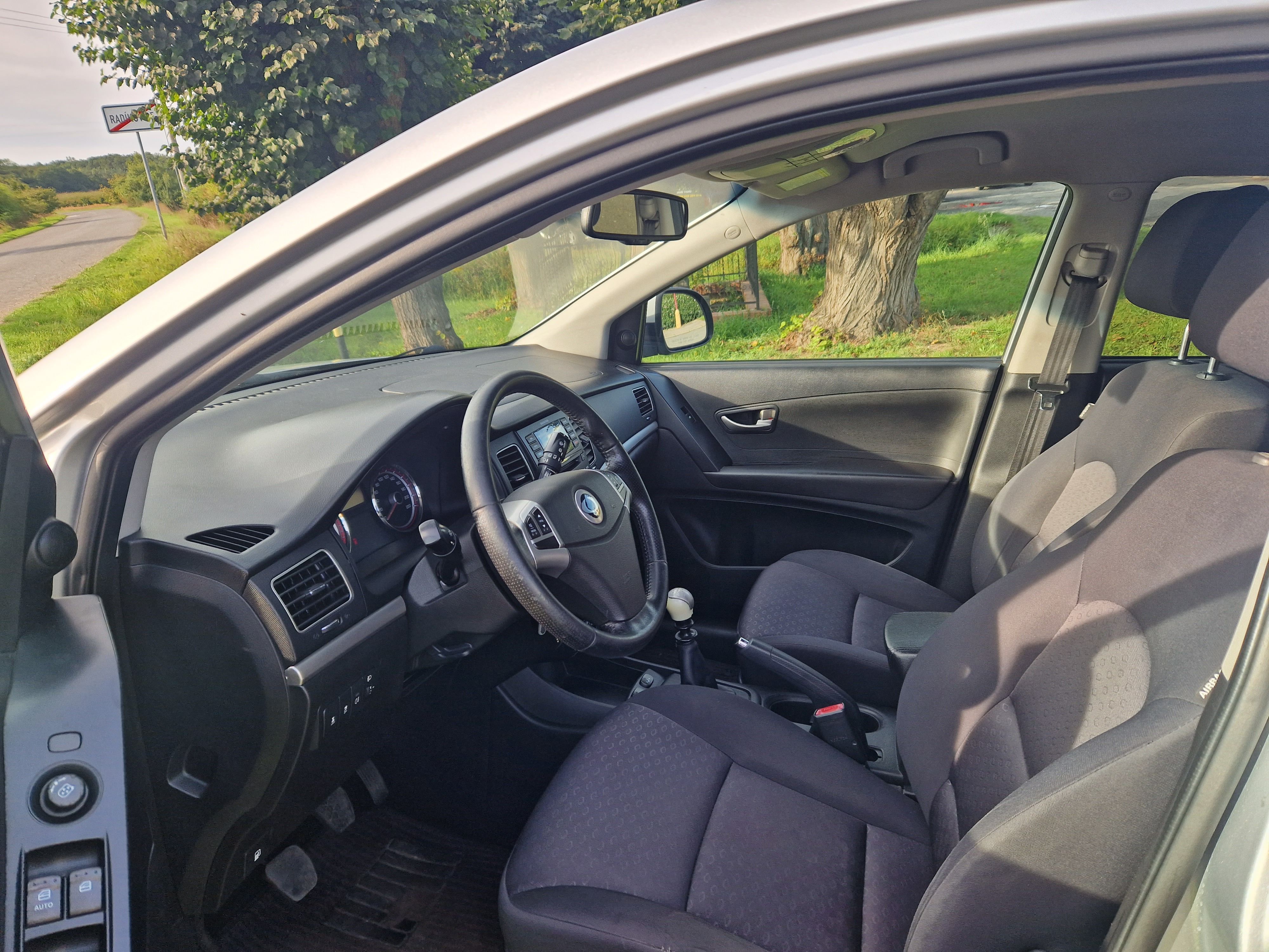 SsangYong Korando, 2.0 XDi  4x4 - fotka 6