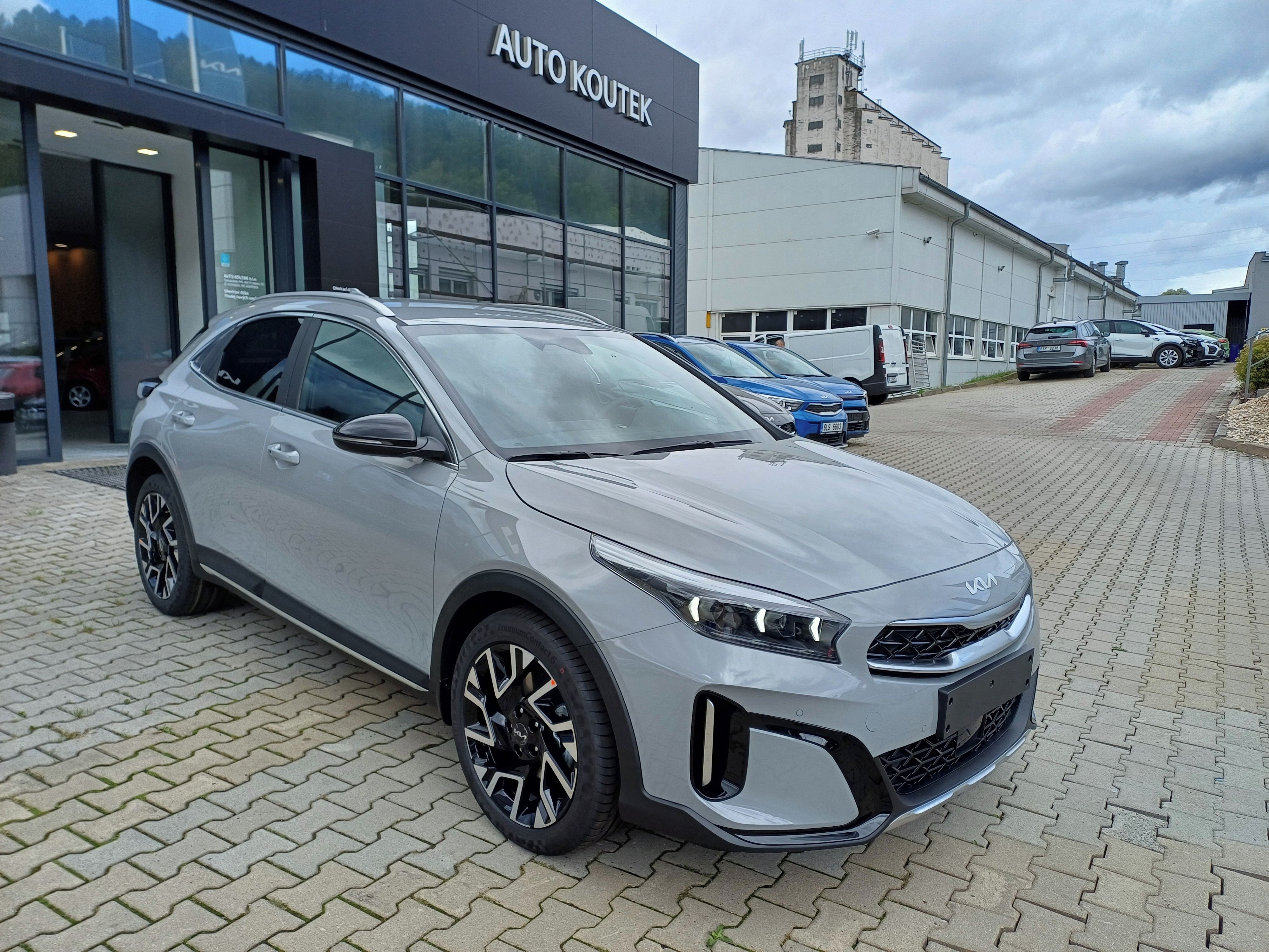 Kia XCee´d, 1,6 T-GDi 7DCT STEEL EDITION - fotka 3