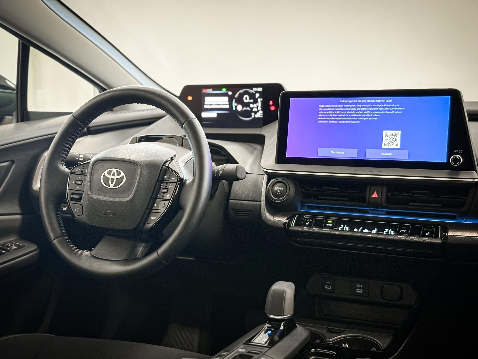 Toyota Prius, 2.0 PHEV Prestige, Skywiev - fotka 5