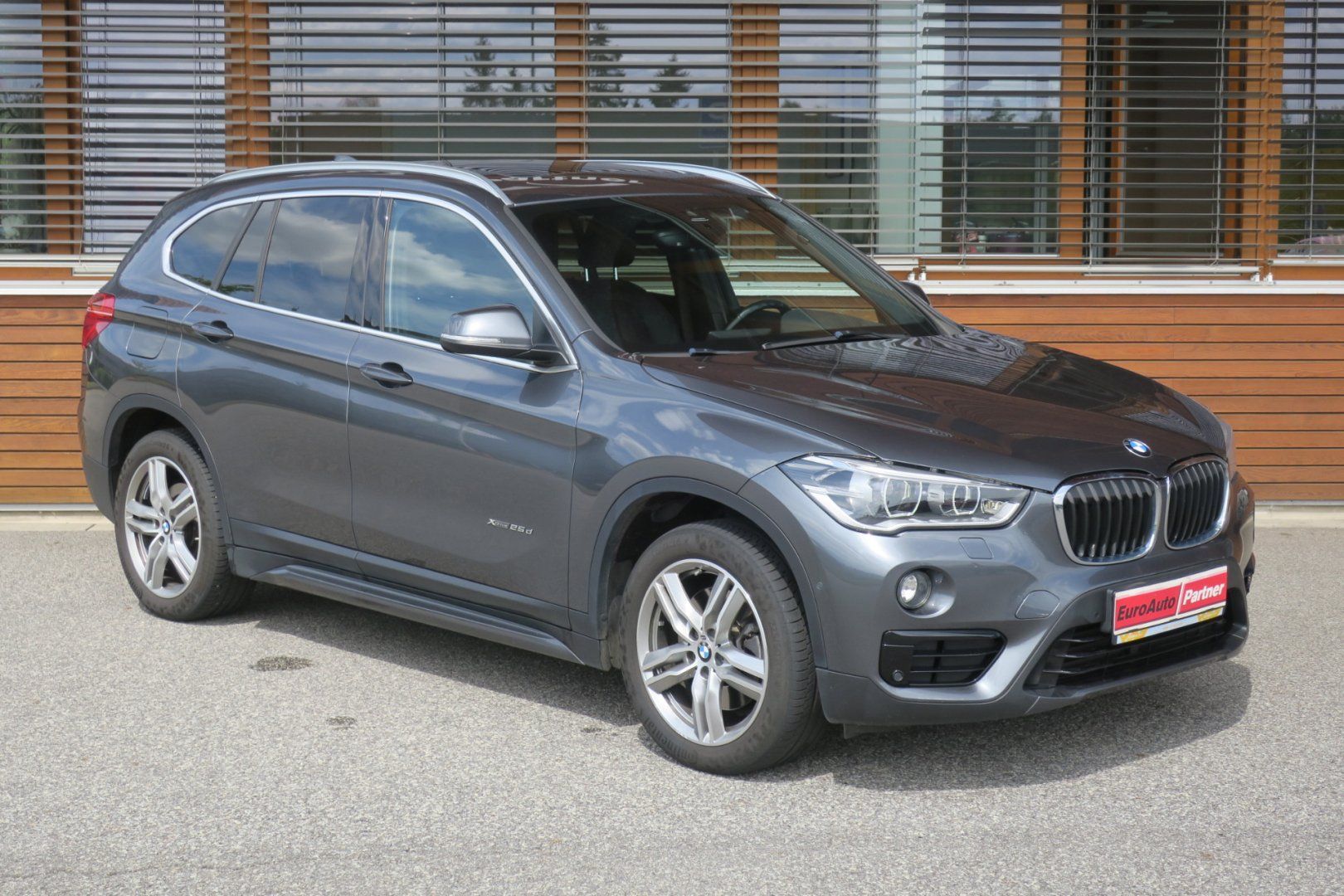 BMW X1, 2.0 xDrive25d SPORT LINE - fotka 6