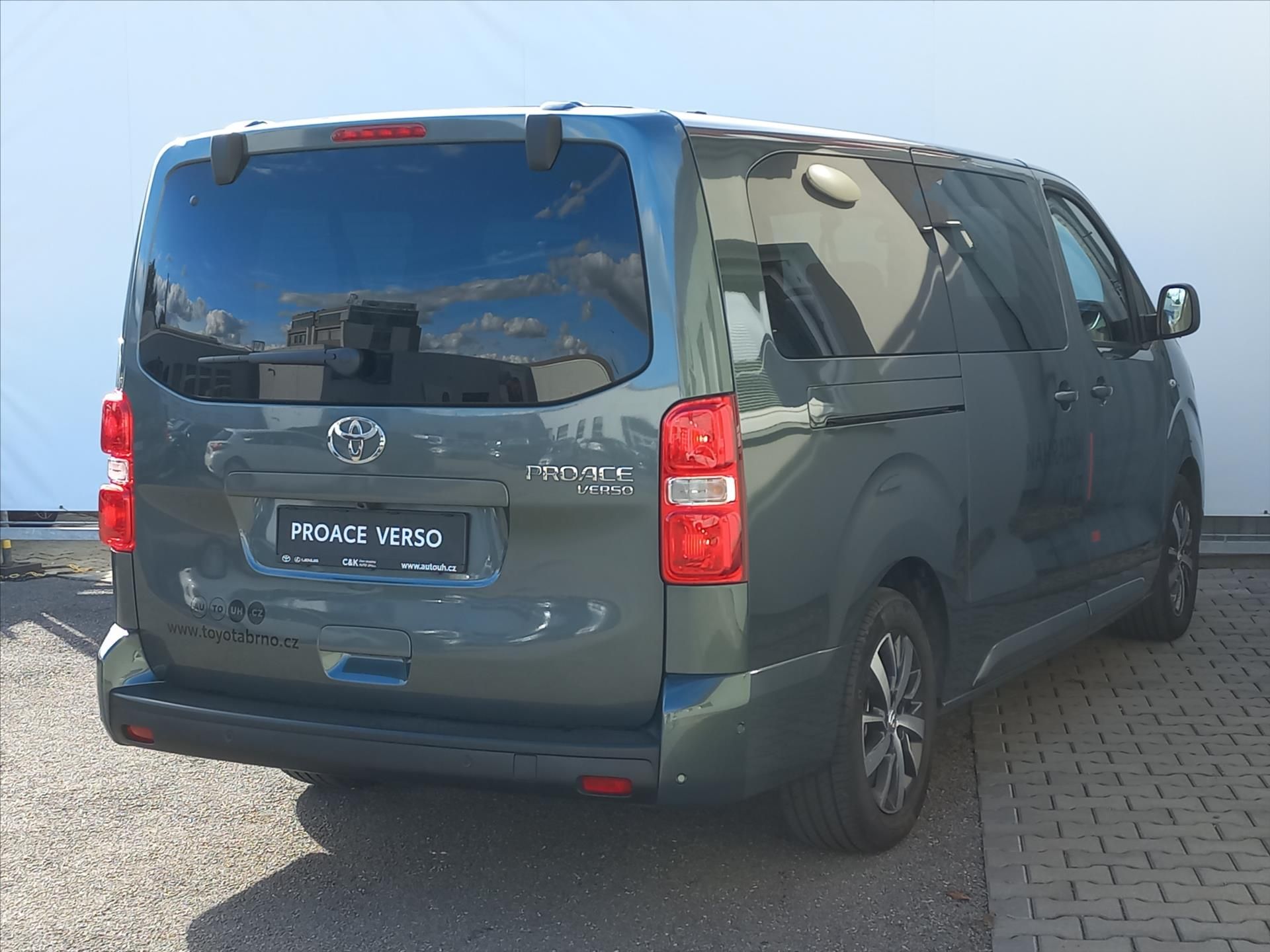 Toyota Proace Verso, 2,0 Diesel 177k  8st. A/T L2 - fotka 2