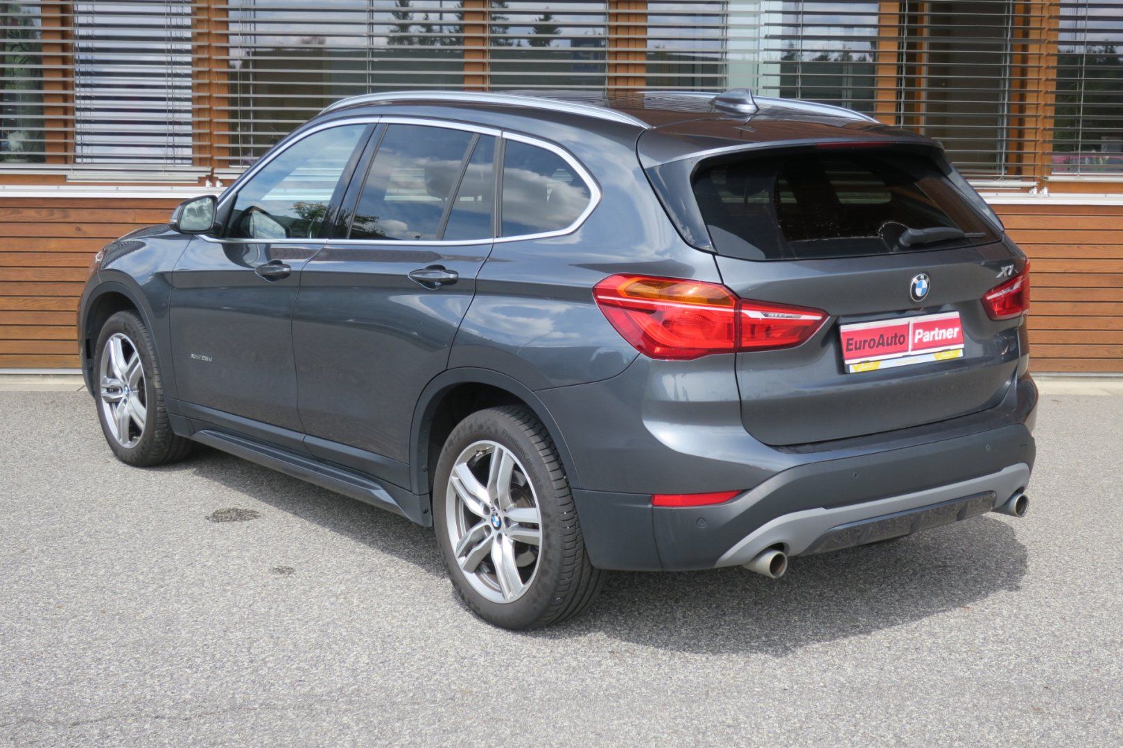 BMW X1, 2.0 xDrive25d SPORT LINE - fotka 3