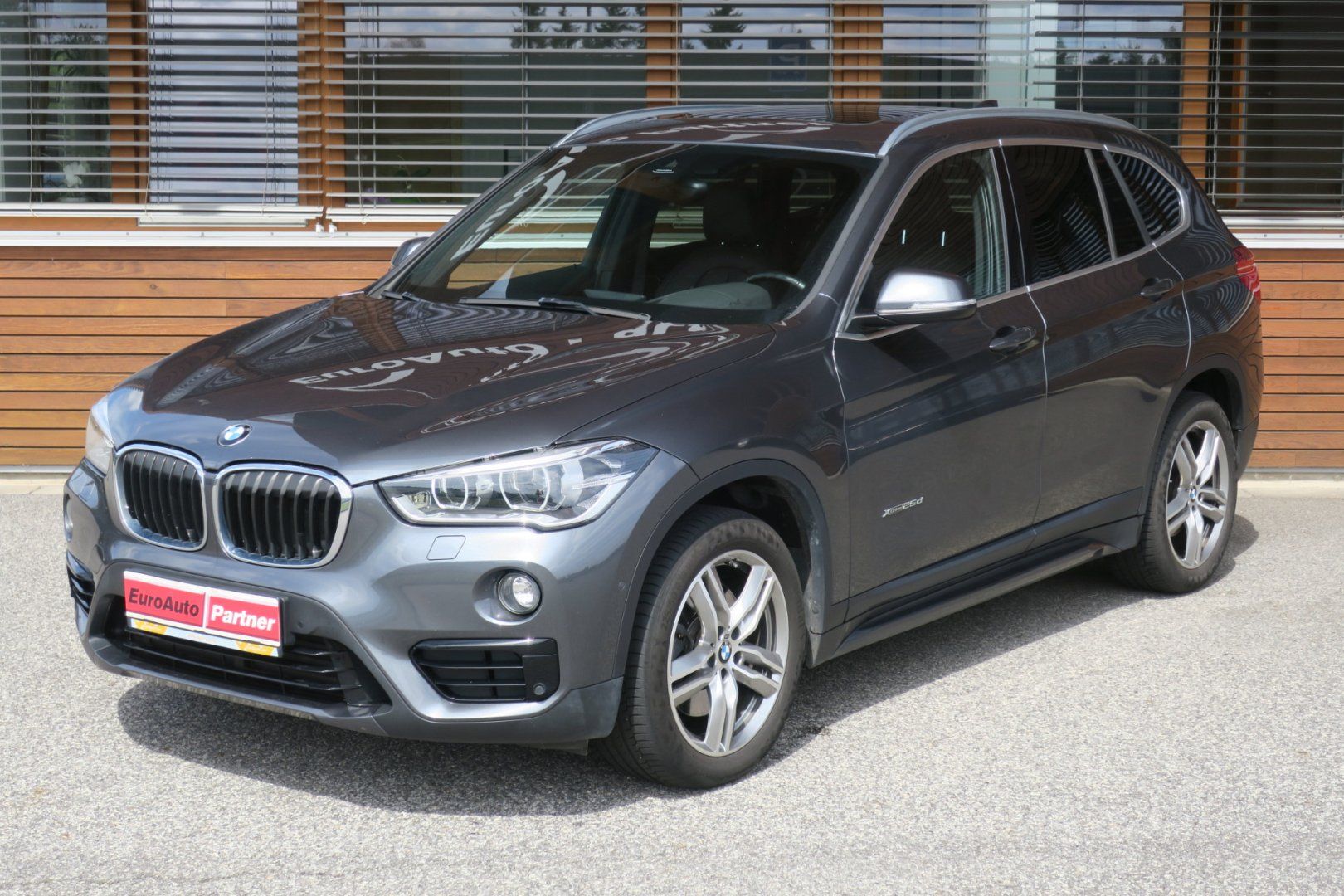BMW X1, 2.0 xDrive25d SPORT LINE - fotka 2