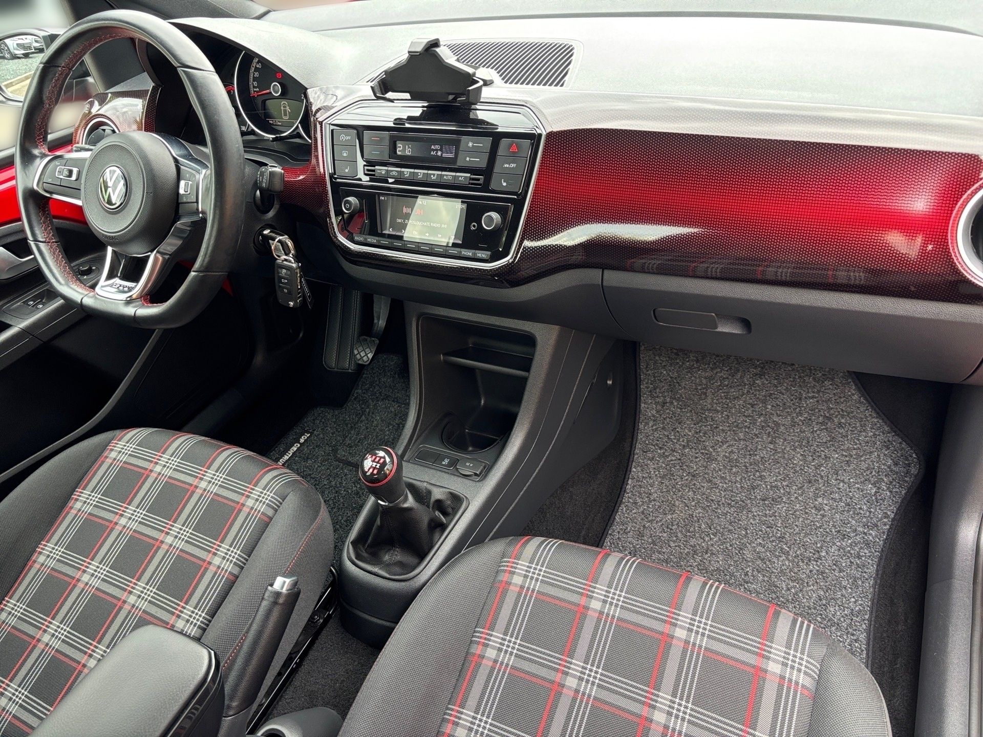 Volkswagen Up!, 1,0 TSI / 85 kW GTi - fotka 6