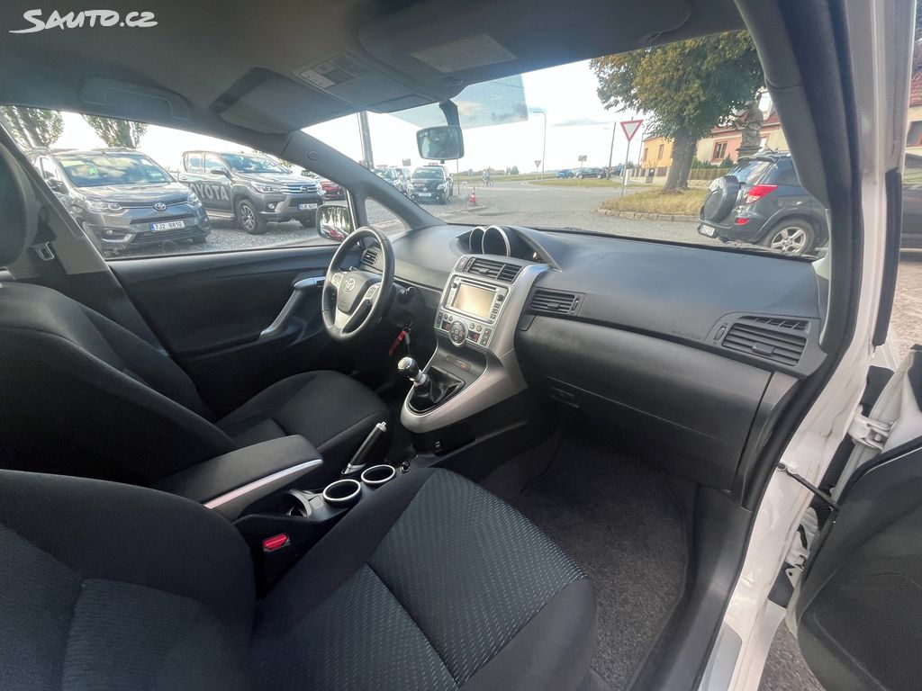 Toyota Verso, fotka 13