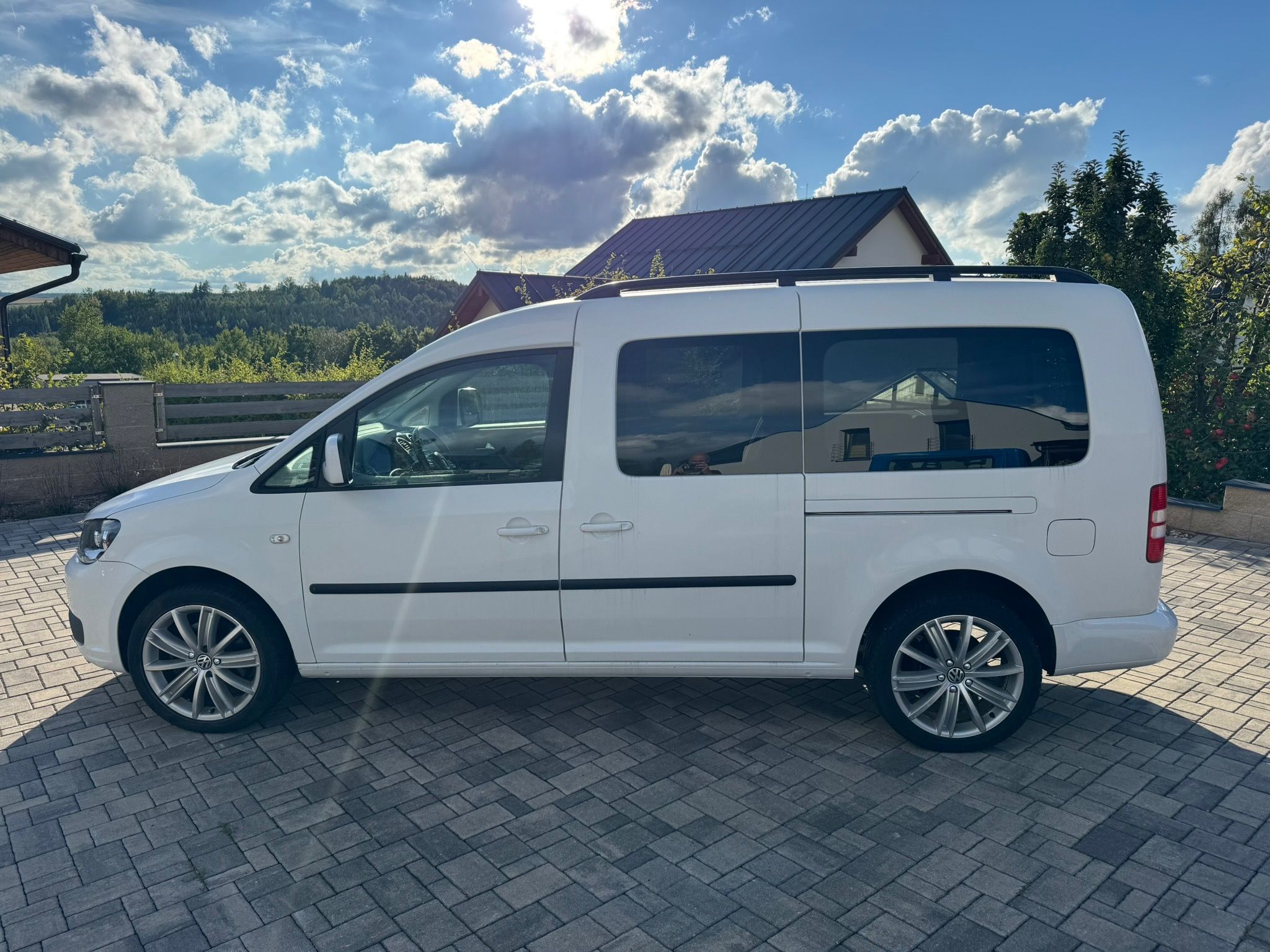 Volkswagen Caddy, 2,0 TDi 103kW DSG 7míst - fotka 2