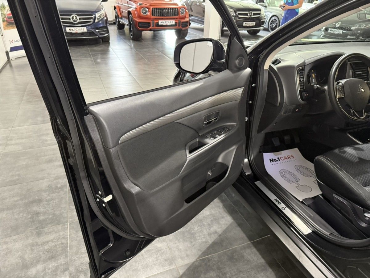 Mitsubishi Outlander, 2,3   DI-D 100 LET EDICE 7 MÍS - fotka 6