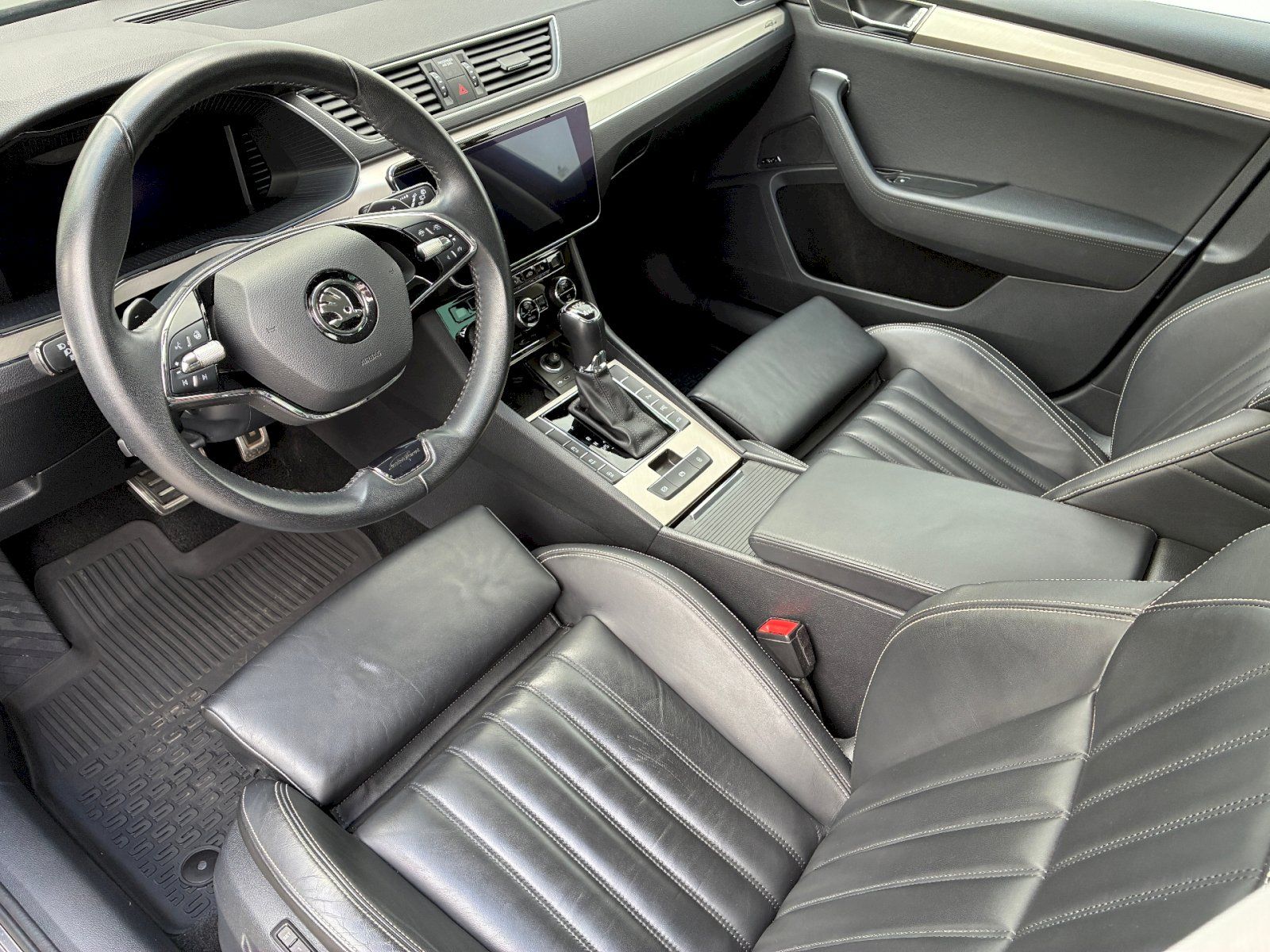 Škoda Superb, 2,0 TSI / 206 kW L&K DSG 4x4 - fotka 5