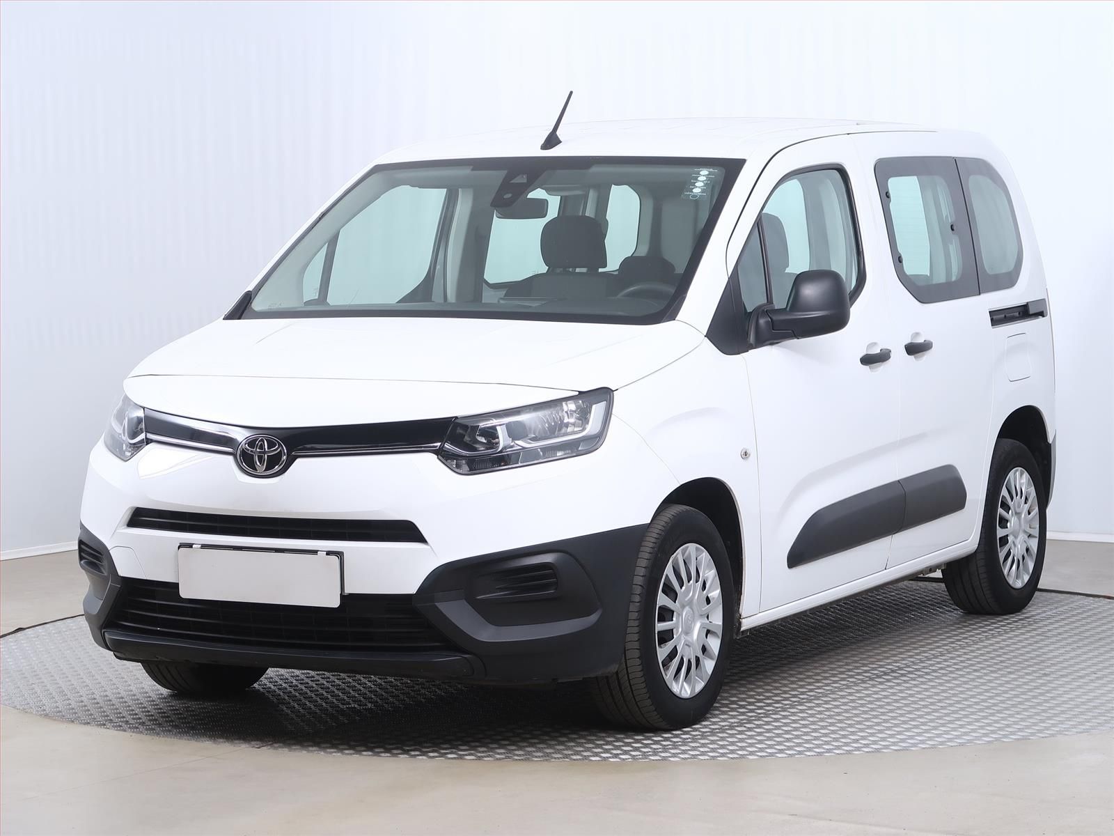 Toyota Proace City Verso, 1.2 T, 7Míst, Klima, Tempomat - fotka 2
