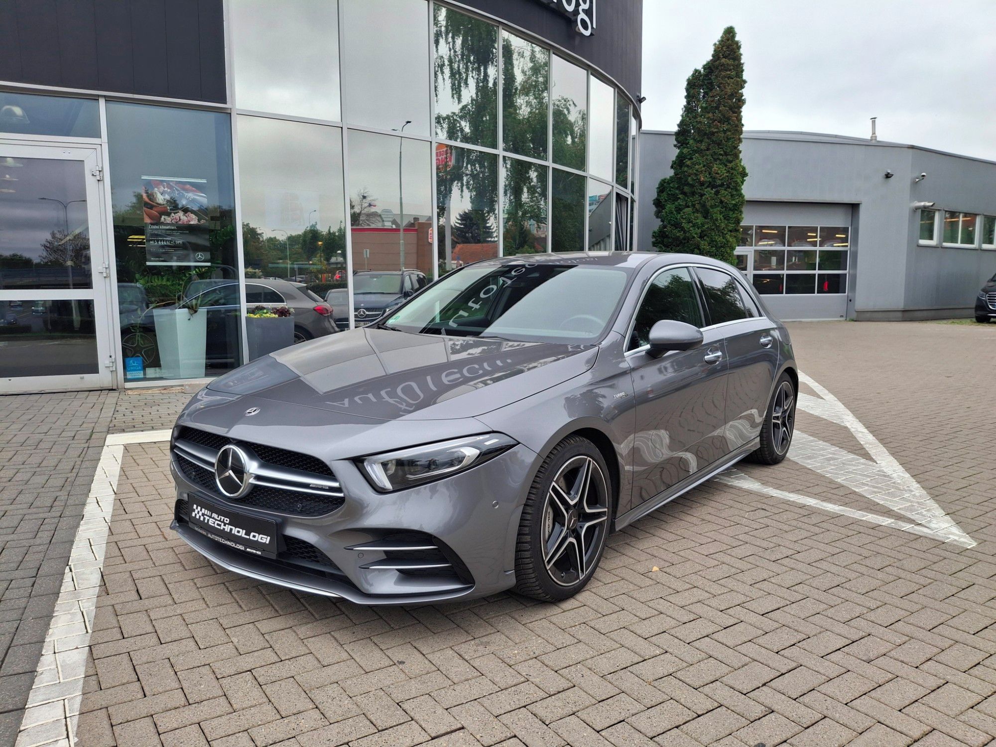 Mercedes-Benz Třídy A, 35 AMG 4MATIC - fotka 2