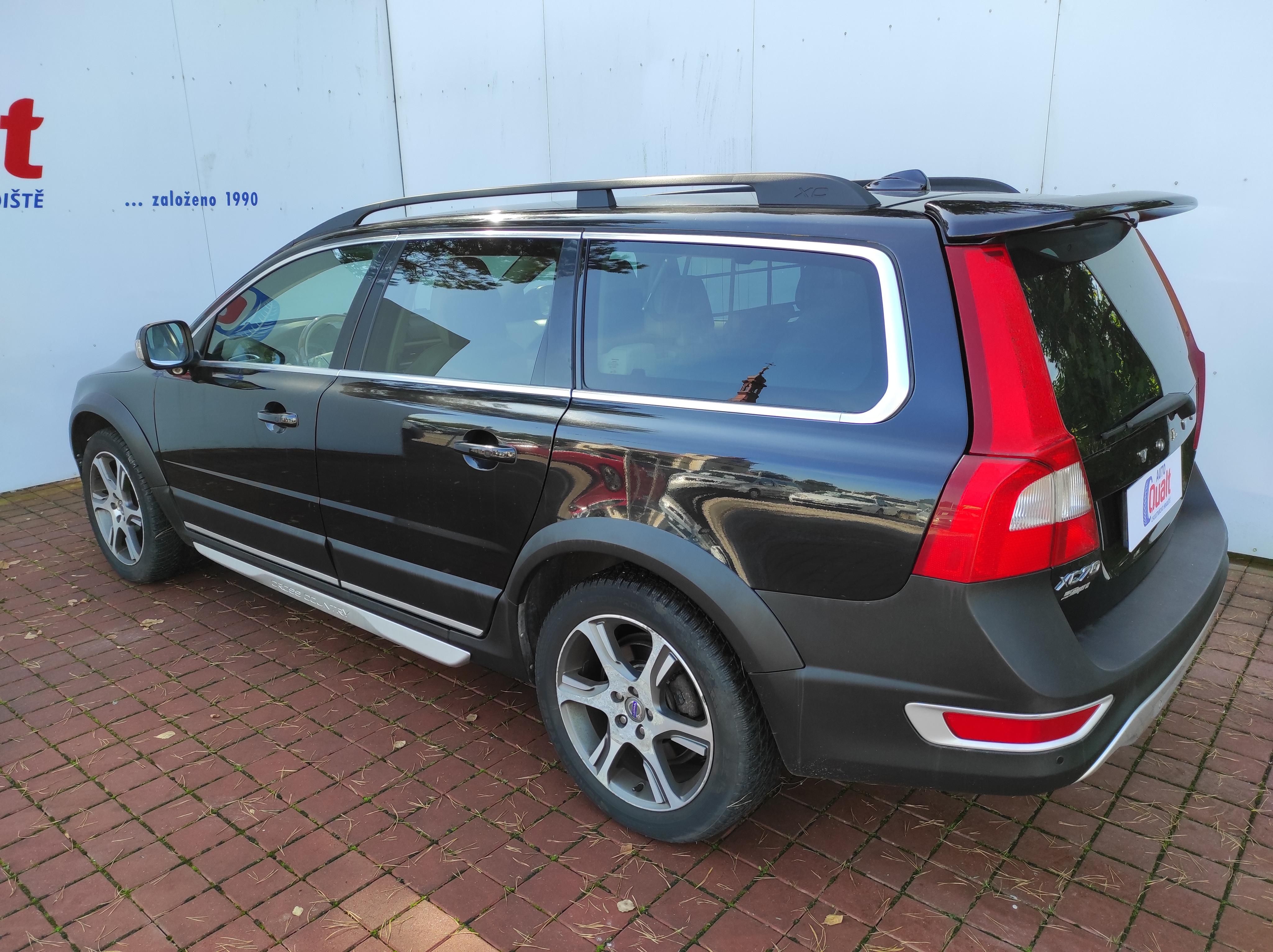 Volvo XC70, 2.4 D5 AWD INSCRIPTION, ČR,2.M - fotka 6