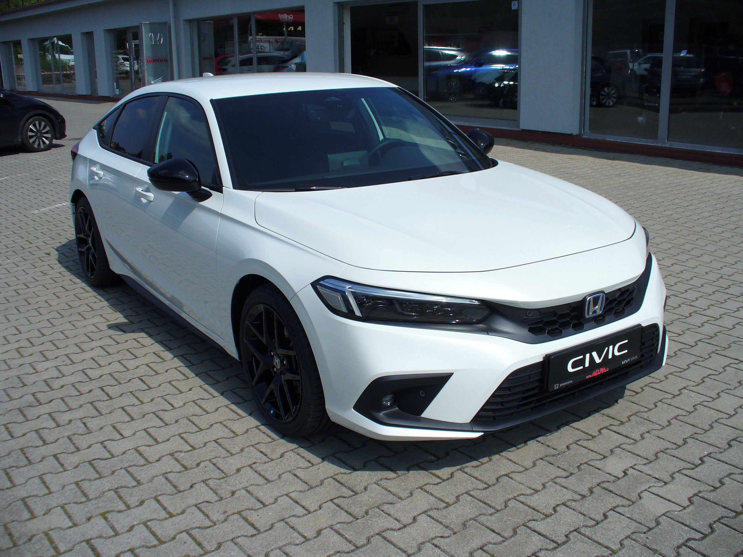 Honda Civic, 2,0 e-HEV Sport - fotka 2