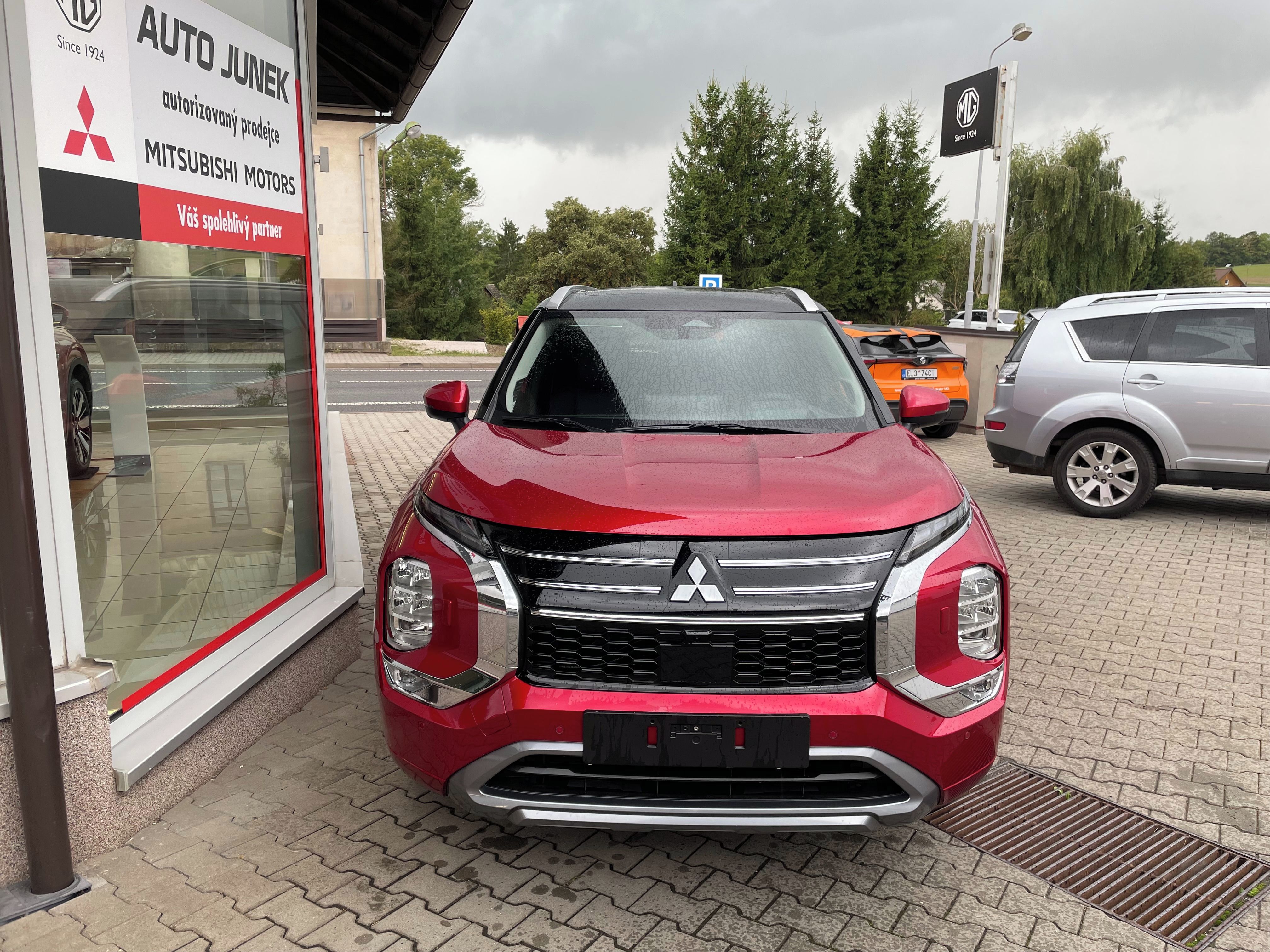 Mitsubishi Outlander, 2.4 PHEV INSTYLE - fotka 5