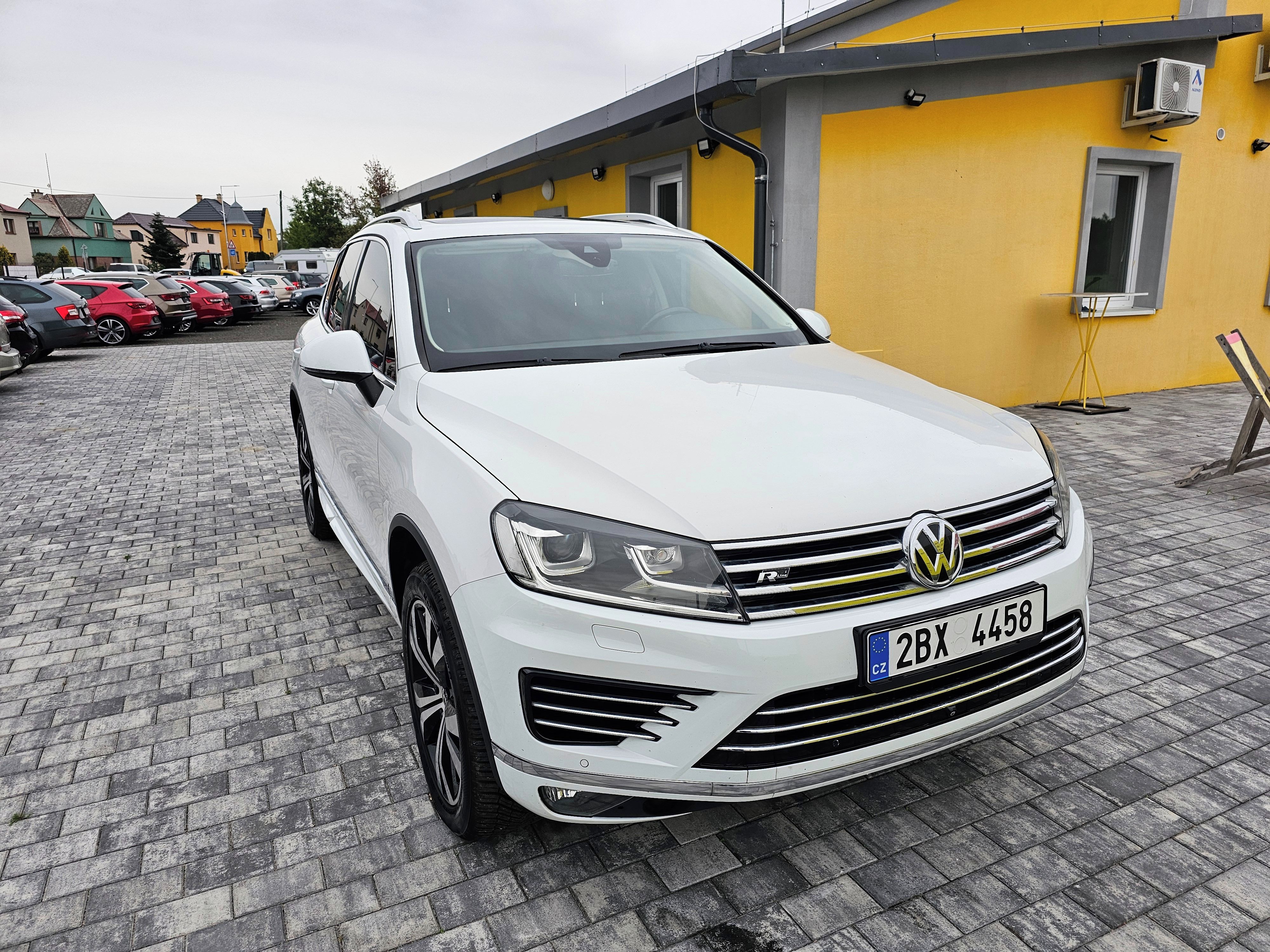 Volkswagen Touareg, 3.0TDI 193kW, R-Line - fotka 2