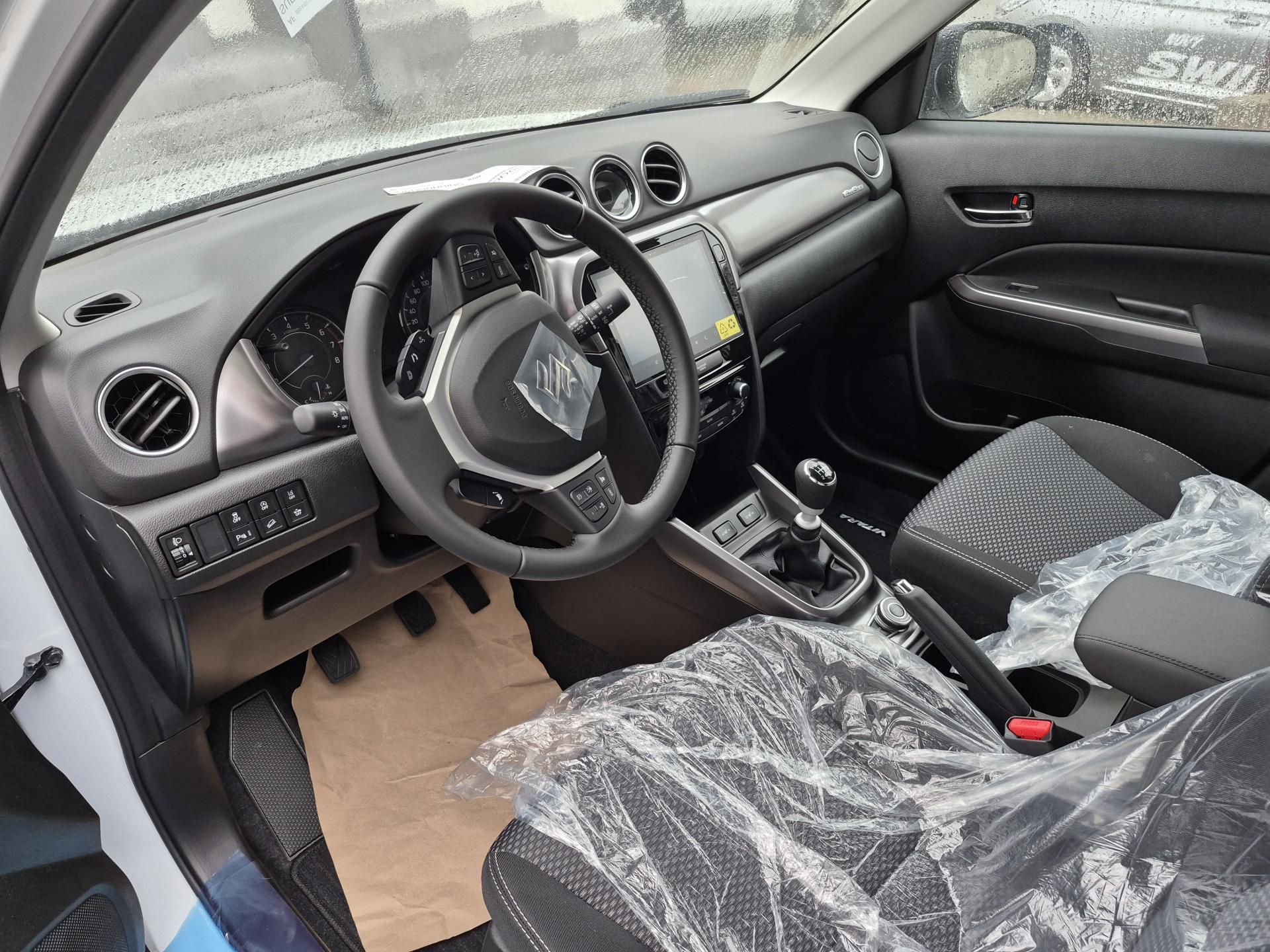 Suzuki Vitara, 1,4 Premium 4x4 hybrid - fotka 5