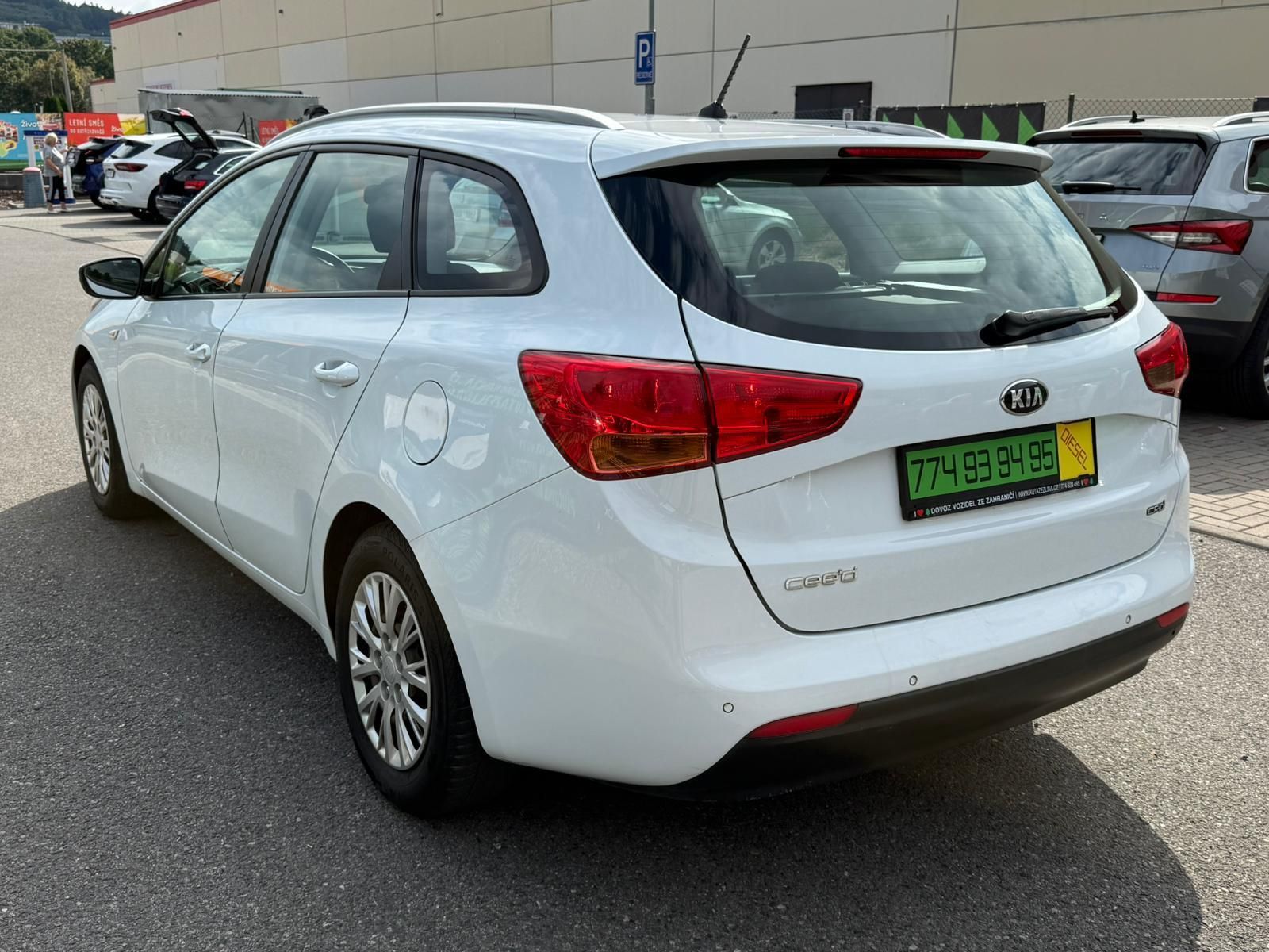 Kia Cee´d, 1,6 CRDI - PARK. SENZORY - fotka 5