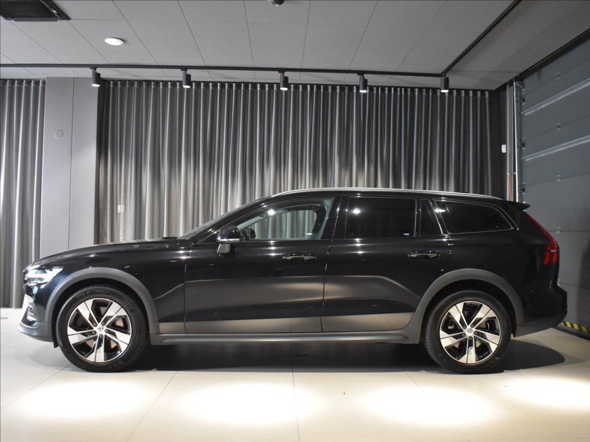 Volvo V60, 2,0 CC D4 AWD Polestar,BLIS - fotka 2