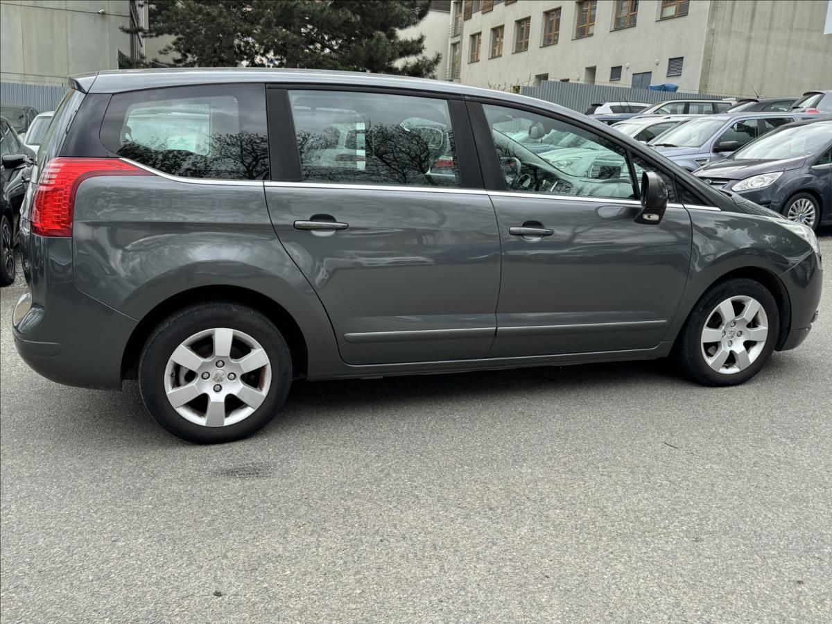 Peugeot 5008, 2,0 7.mist+plný servis peugeot - fotka 6