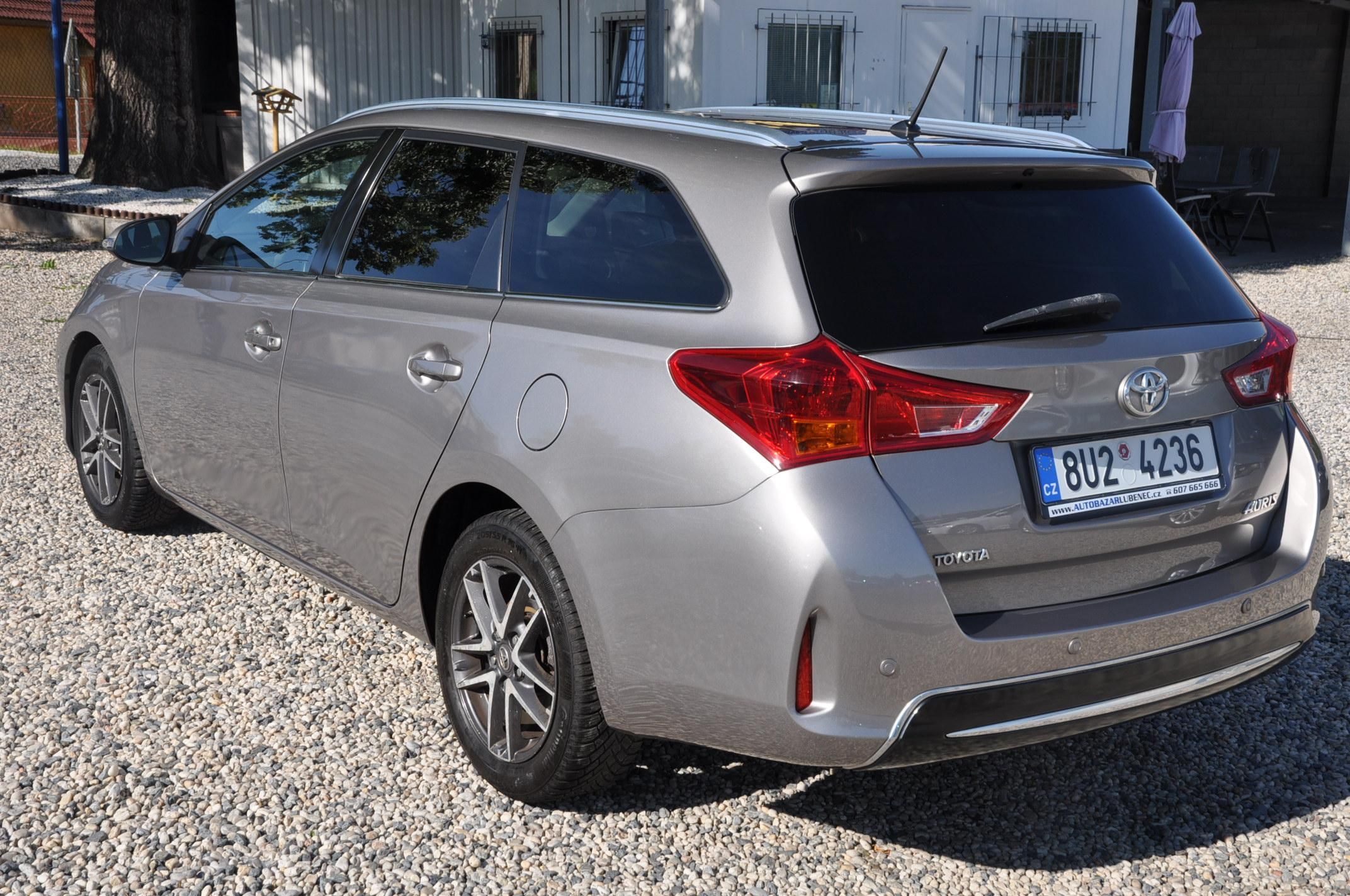 Toyota Auris, 1.6ValveMatic 97kW KOMBI A/T - fotka 4