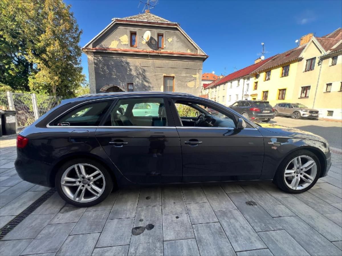 Audi A4 Avant, 2,0 S line - fotka 4